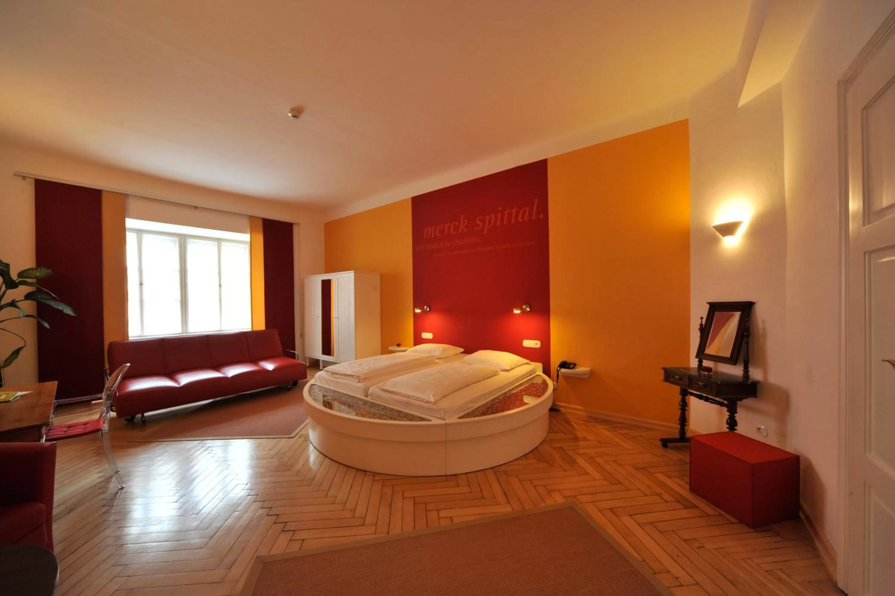 Bed in Erlebnis Post - Stadthotel mit EigenART