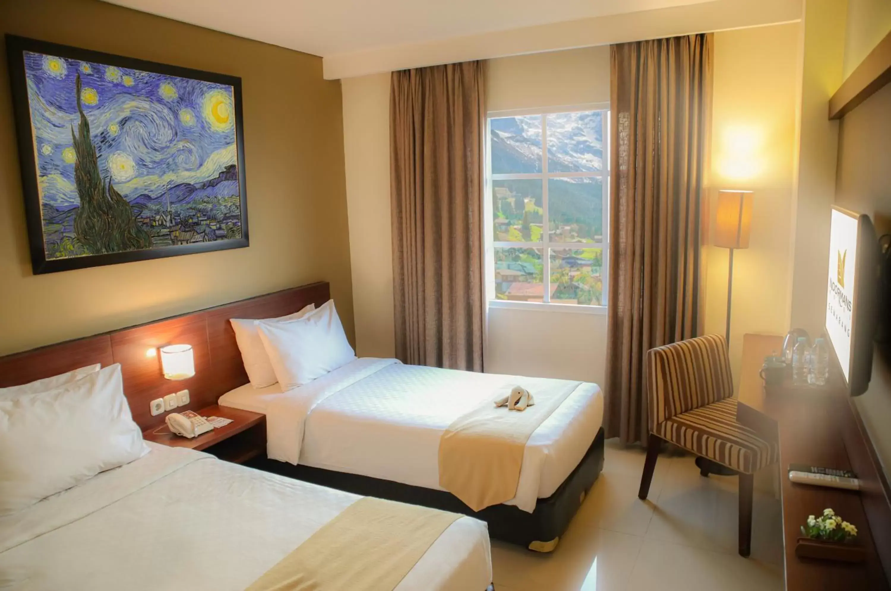 Bed in Noormans Hotel Semarang