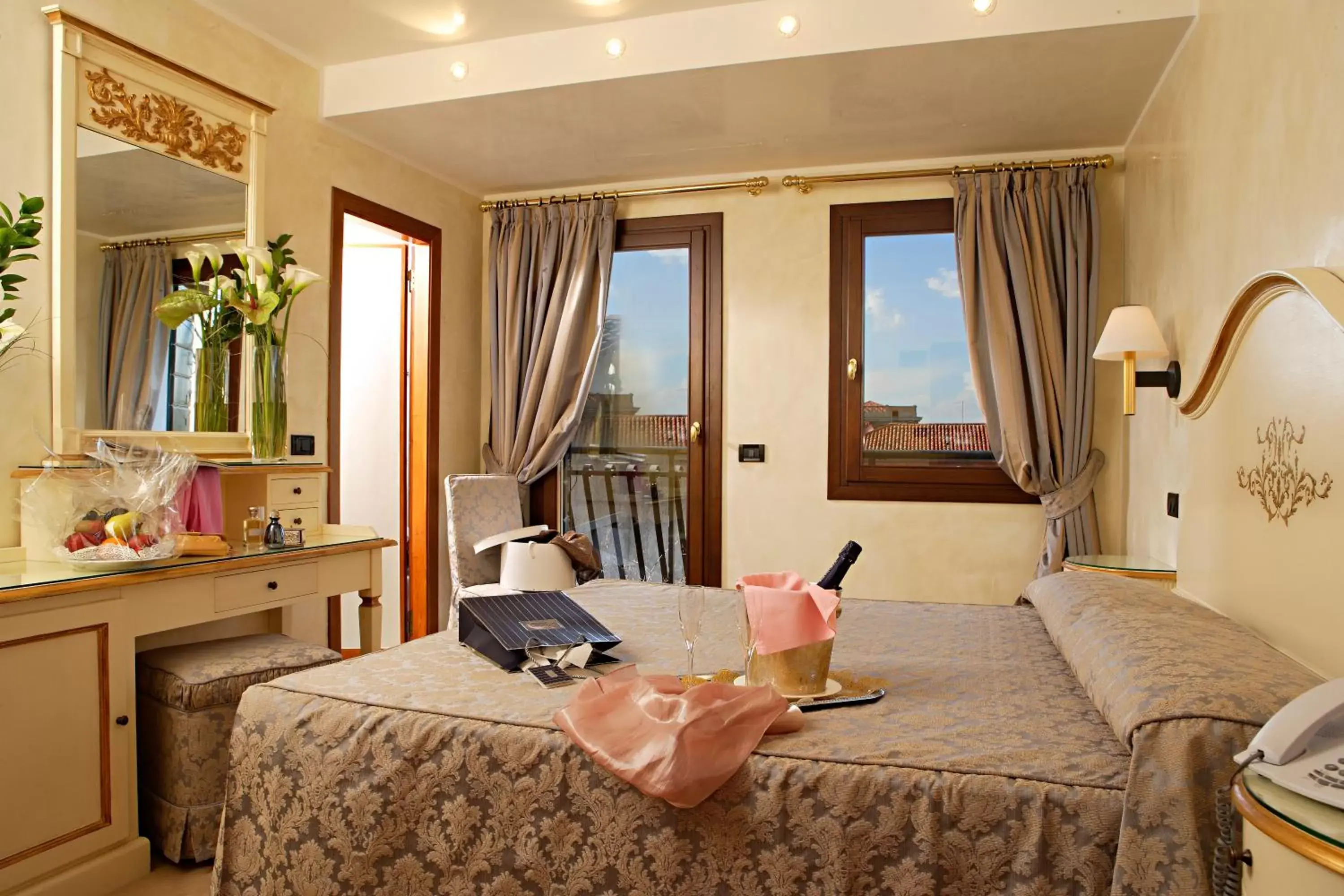 Photo of the whole room in Hotel Carlton Capri