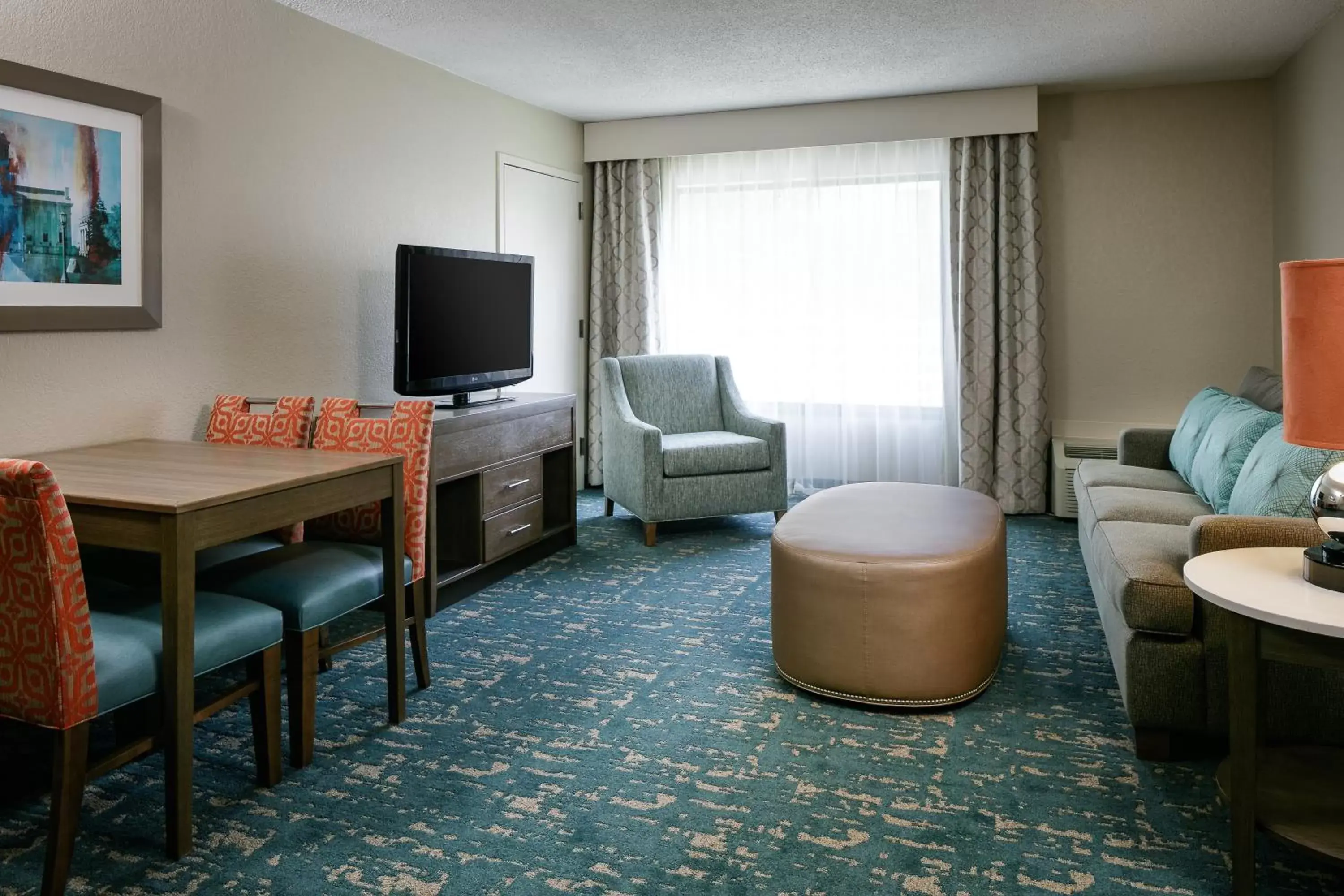 Seating area, Lounge/Bar in Radisson Hotel & Conference Center Coralville - Iowa City