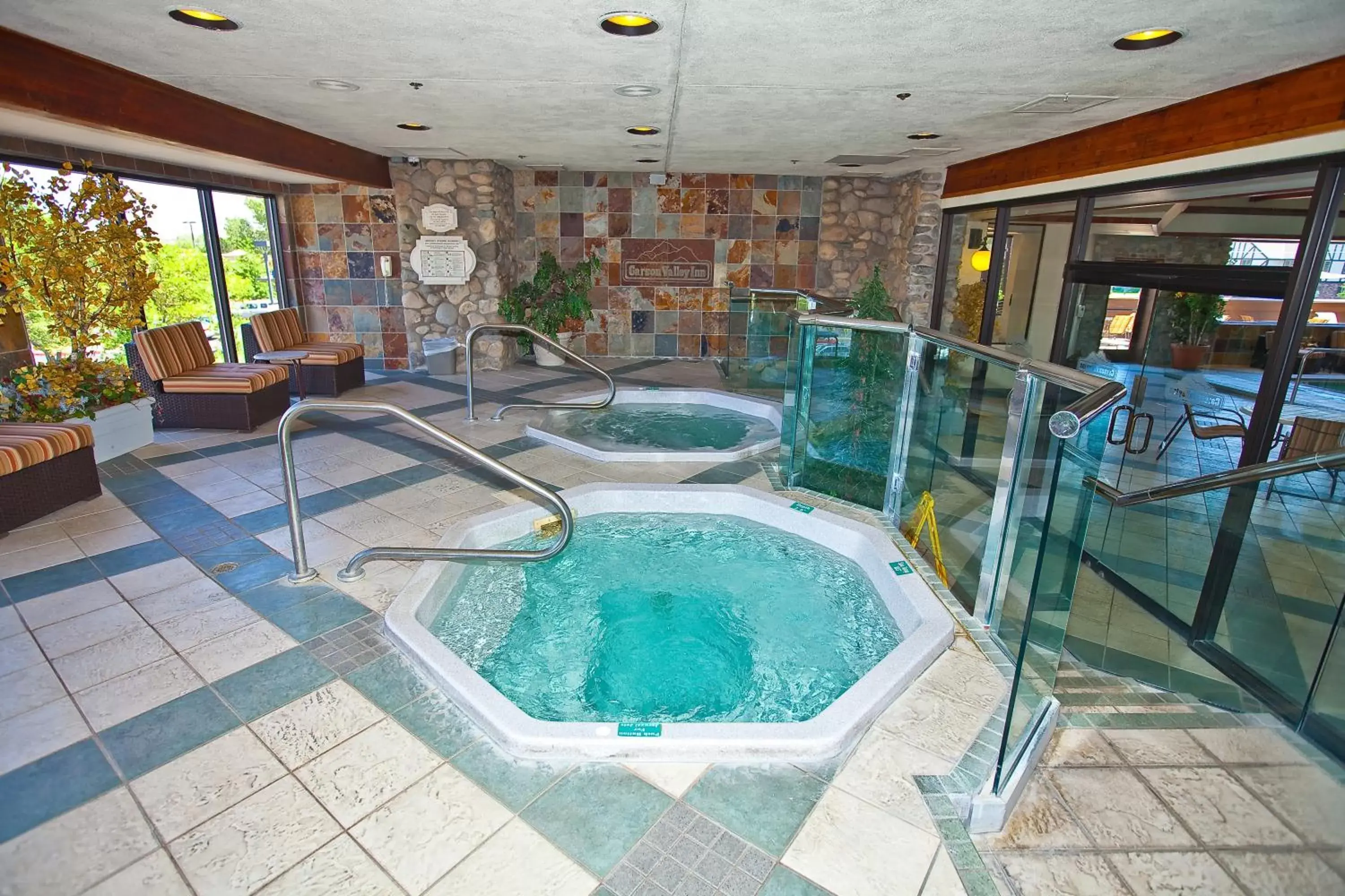 Hot Tub, Swimming Pool in Carson Valley Inn