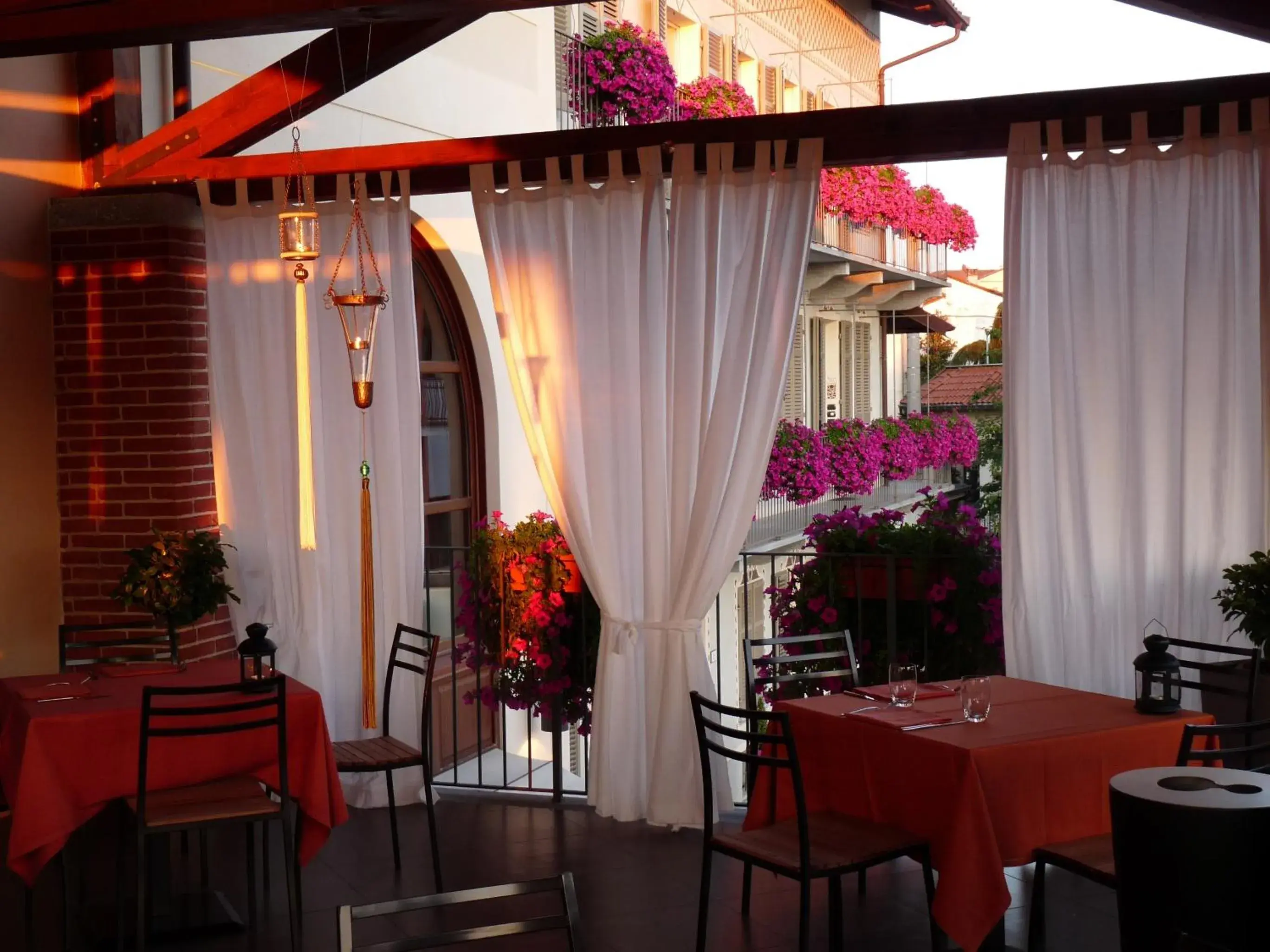 Balcony/Terrace, Restaurant/Places to Eat in Casa Americani