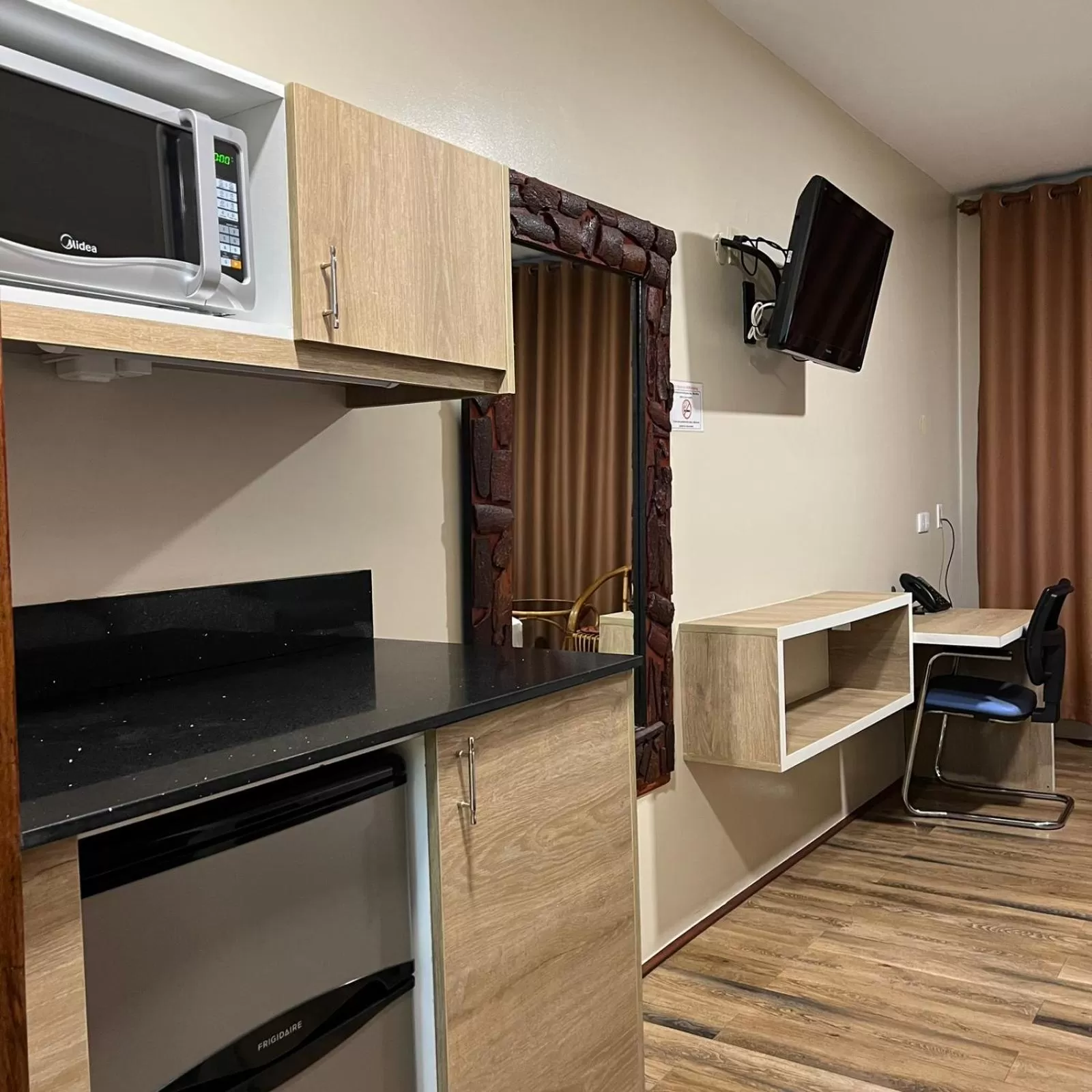 TV/Entertainment Center in Joah Inn Appartementen