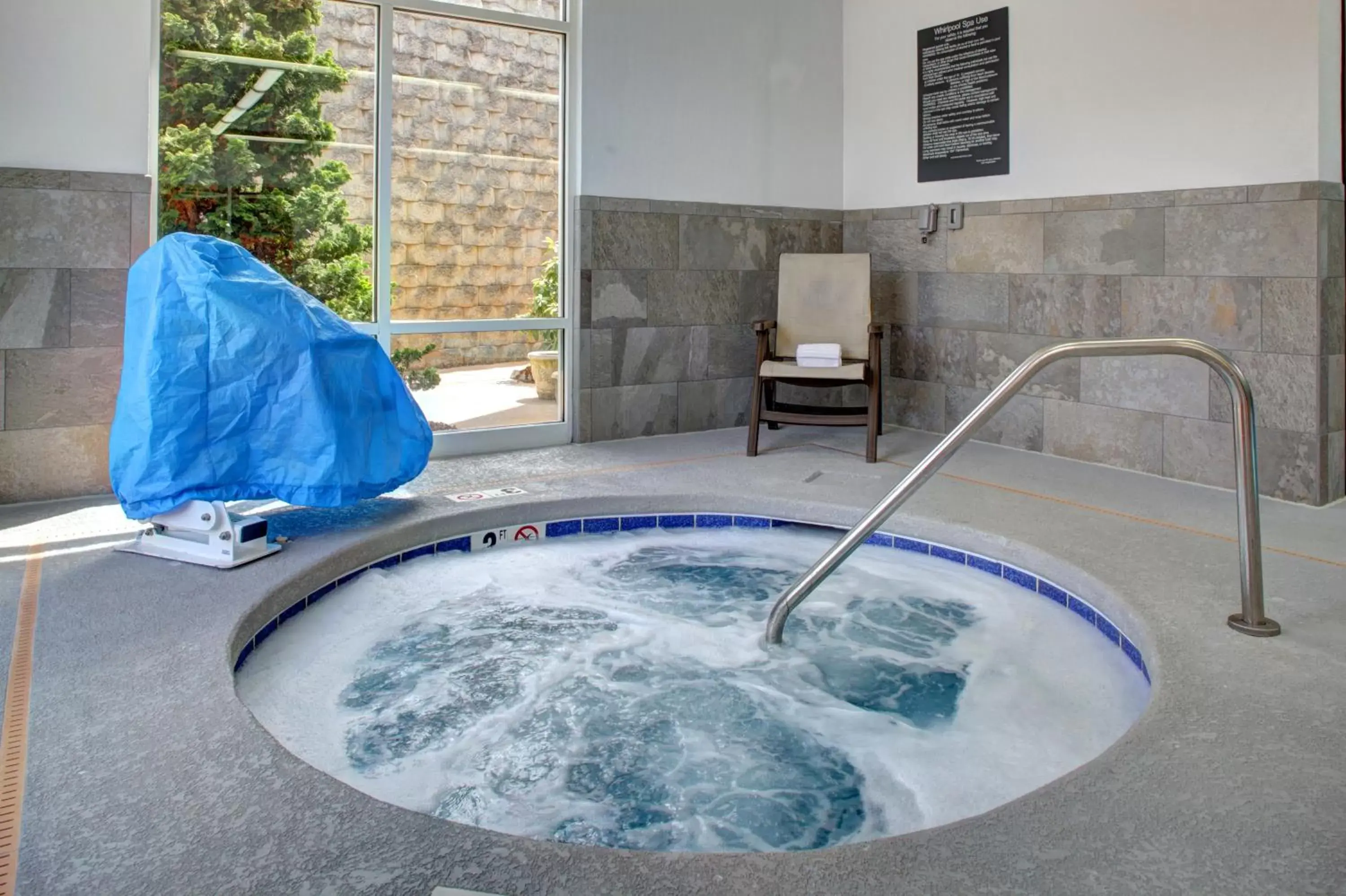 Spa and wellness centre/facilities in Country Inn & Suites by Radisson Asheville Downtown Tunnel Road Spa and wellness centre/facilities in Country Inn & Suites by Radisson Asheville Downtown Tunnel Road