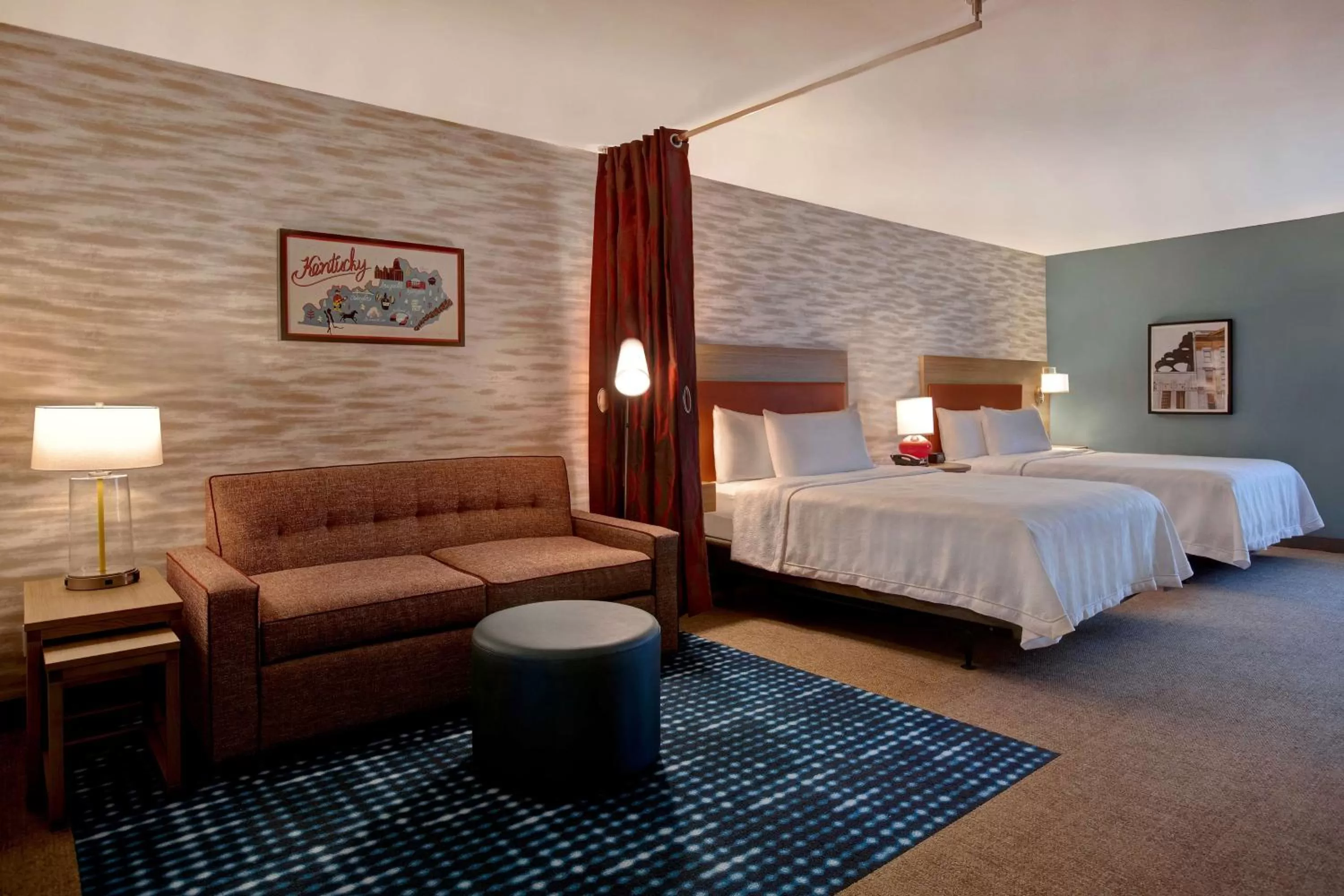 Living room, Bed in Home2 Suites By Hilton Lexington Hamburg