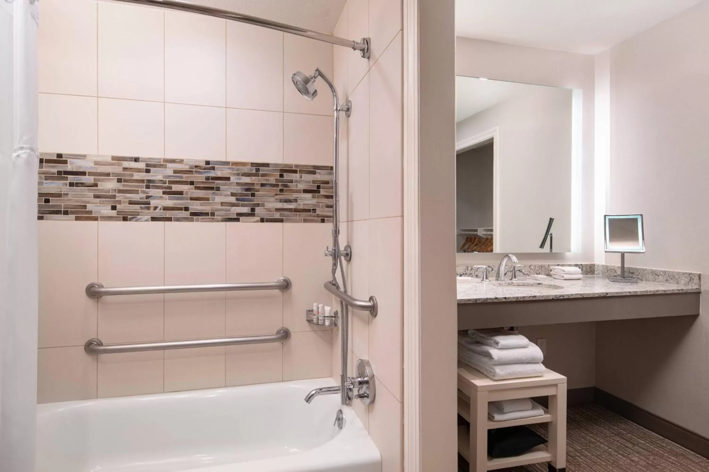 Bathroom in Coronado Island Marriott Resort & Spa