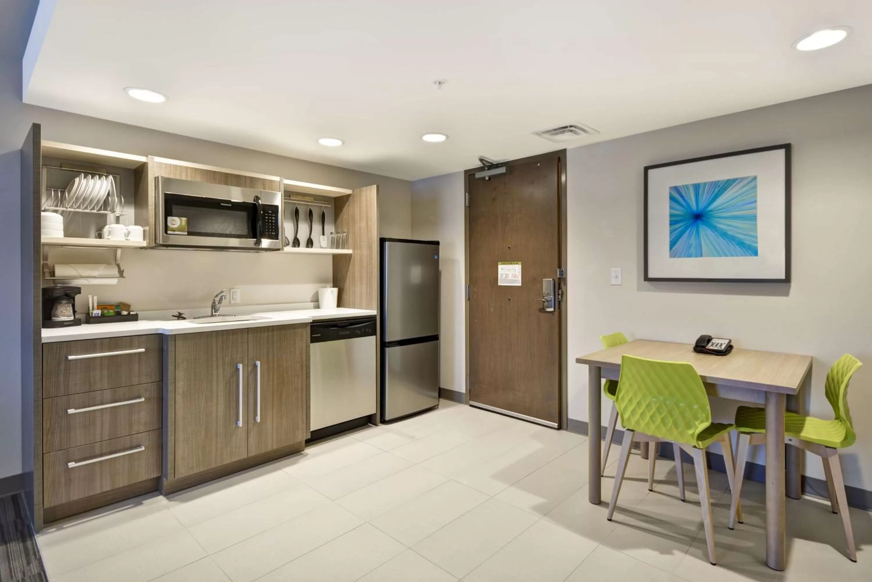 Kitchen or kitchenette in Home2 Suites by Hilton Kansas City KU Medical Center