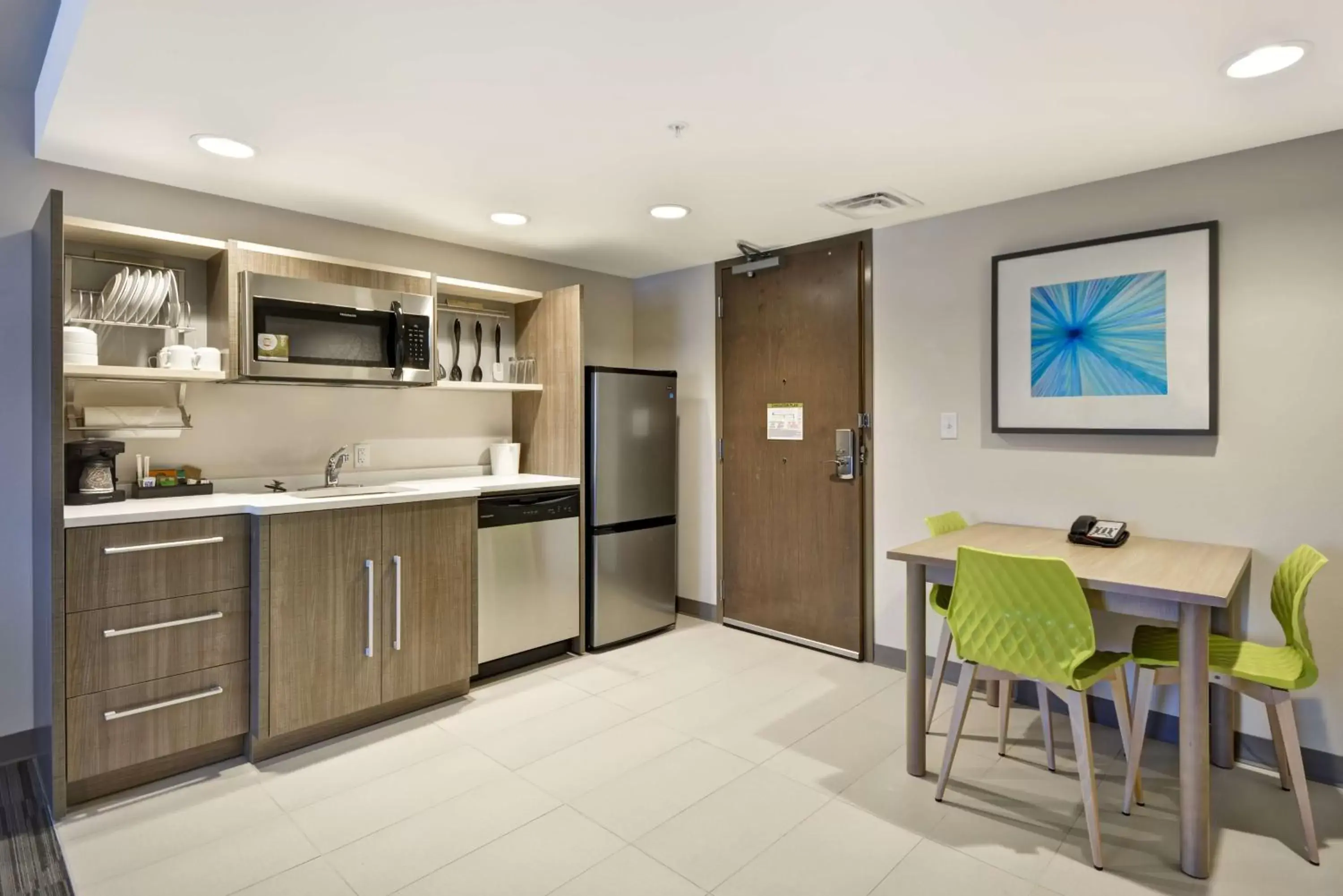 Kitchen or kitchenette, Kitchen/Kitchenette in Home2 Suites by Hilton Kansas City KU Medical Center