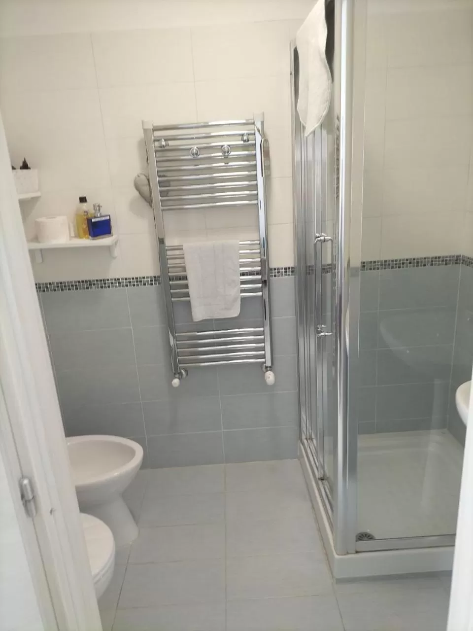 Shower in Maison De Revel