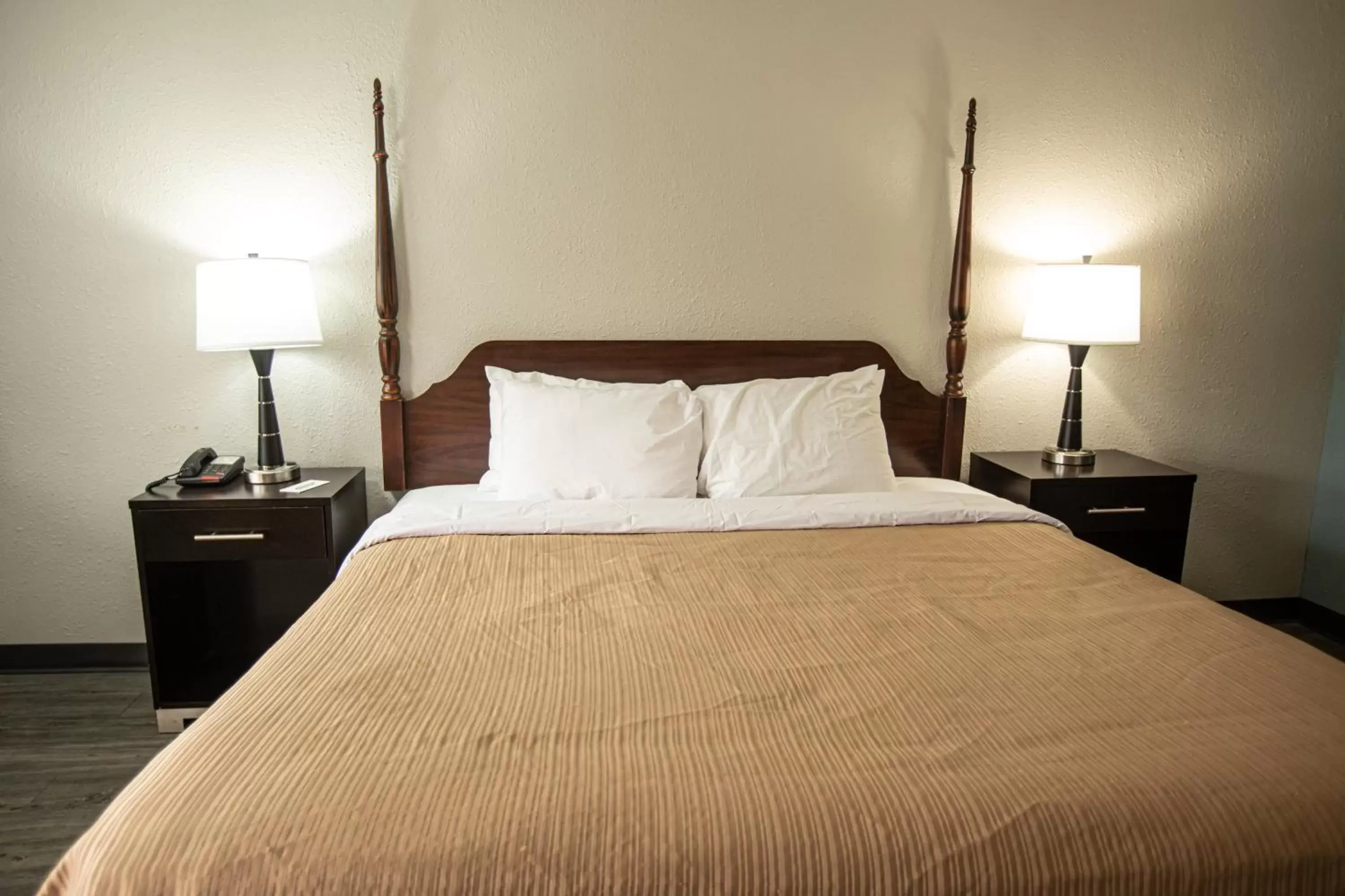 Photo of the whole room, Bed in Knights Inn Mount Airy Photo of the whole room, Bed in Knights Inn Mount Airy