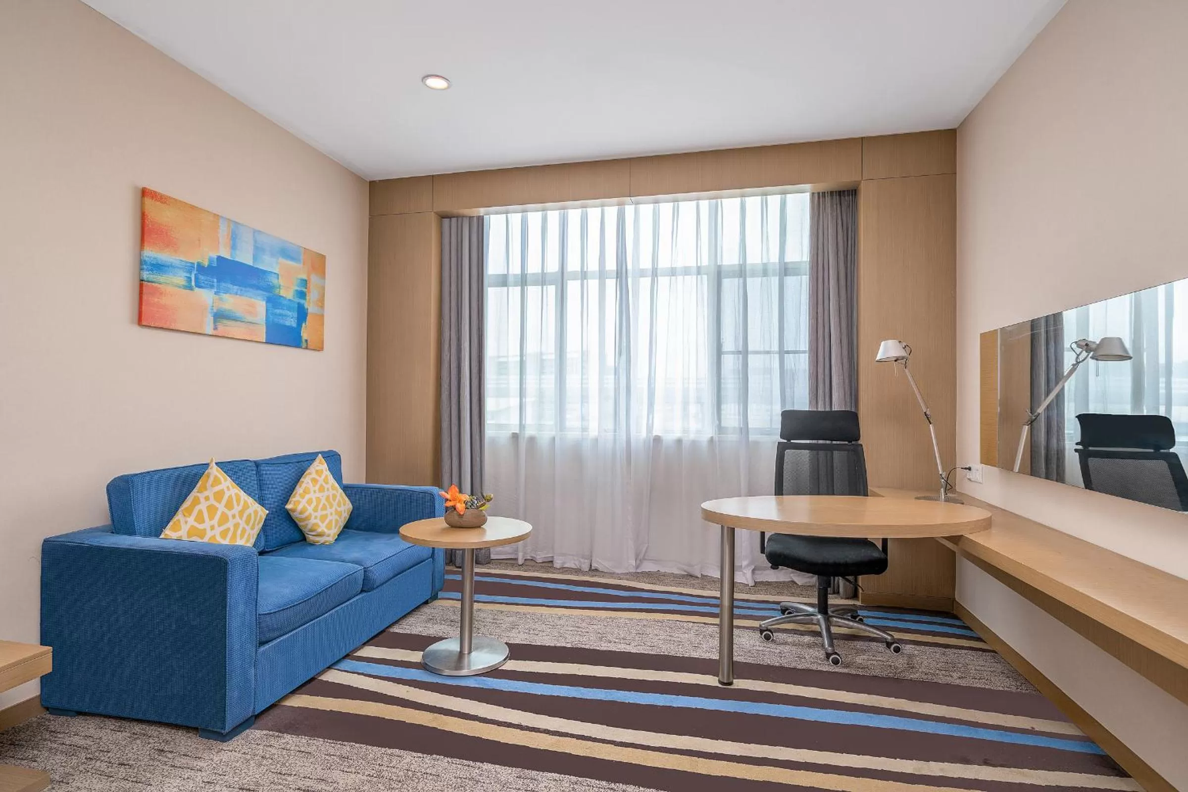 Seating area in Guangzhou Baiyun Airport Rejoice by Argyle Hotel Rehe Metro Exit B --Free shuttle bus is provided during the 138th Canton Fair