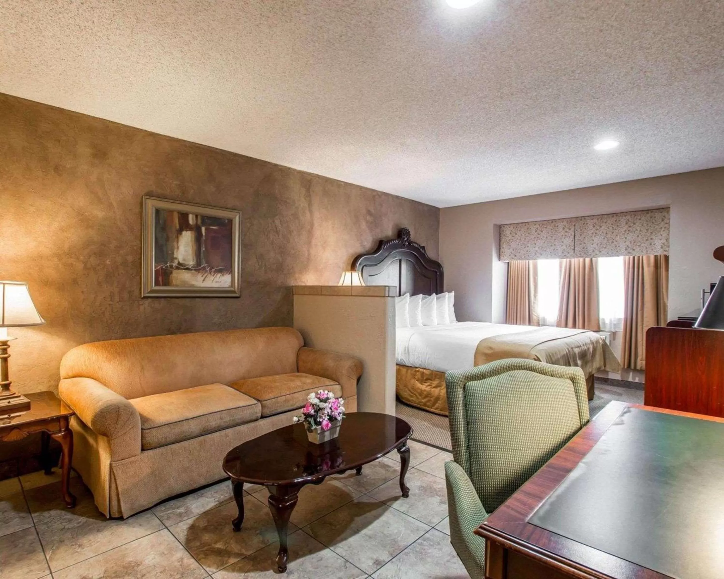 Photo of the whole room, Seating Area in Hotel Baja San Diego