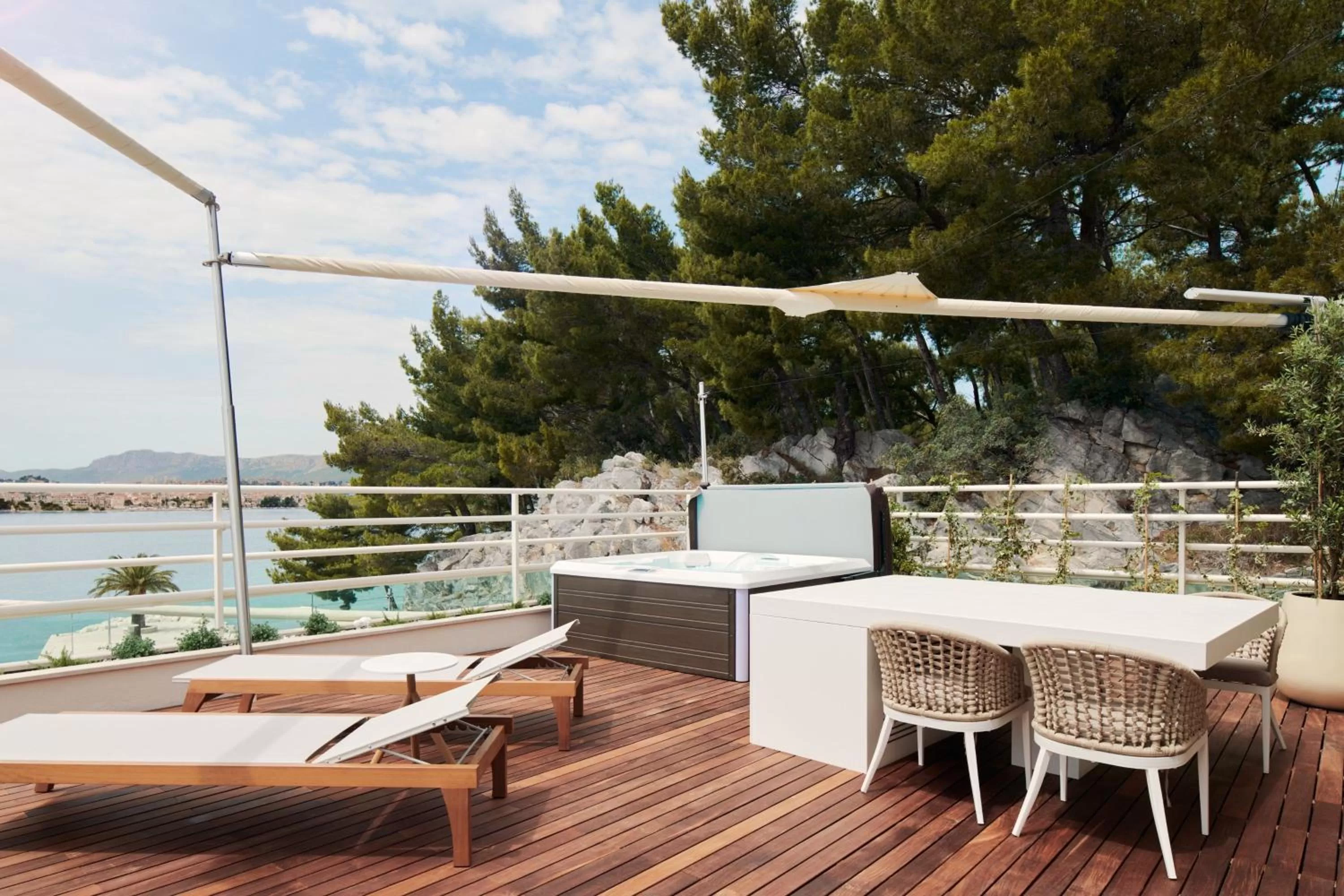 Photo of the whole room in Le Meridien Lav Split