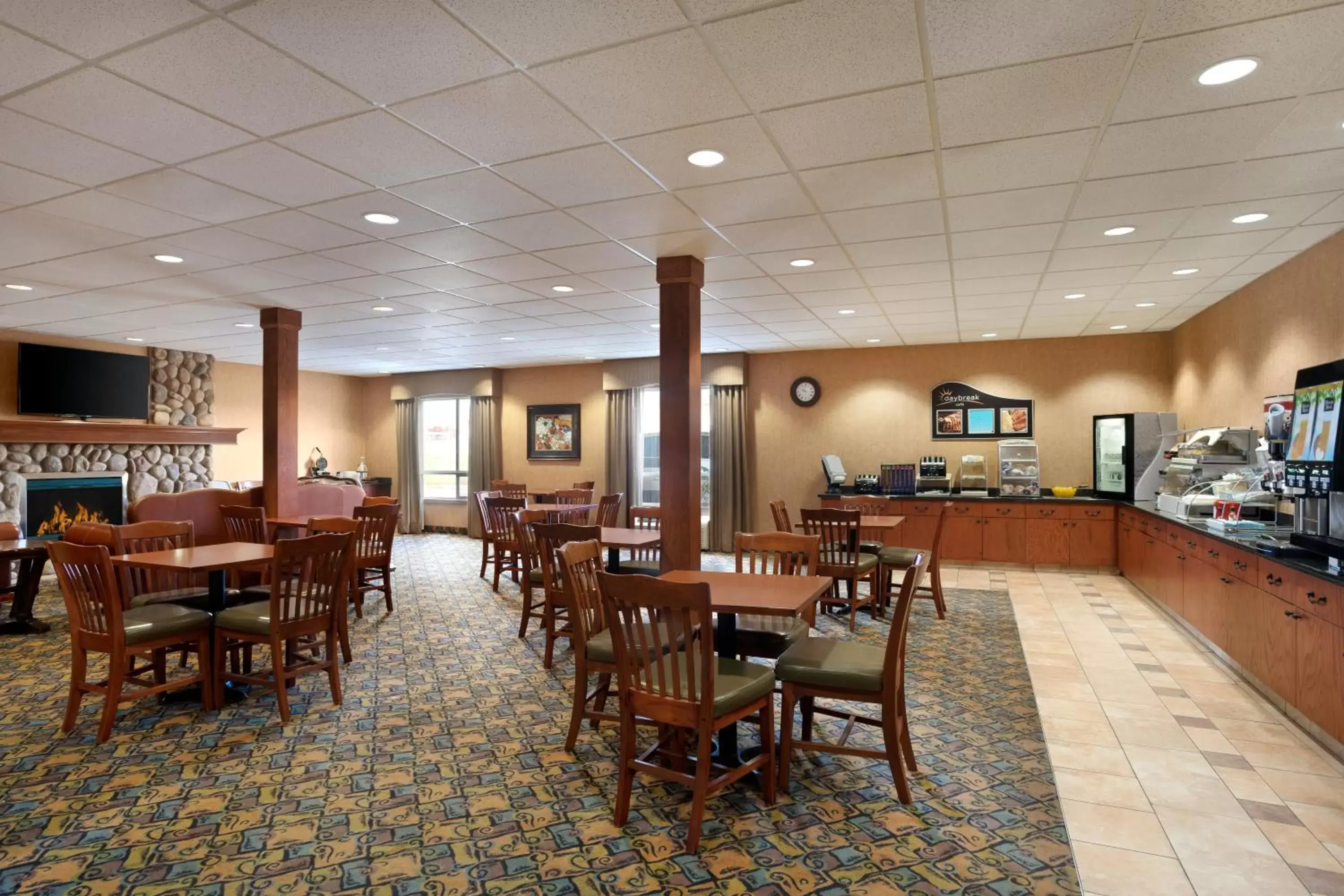 Breakfast, Restaurant/Places to Eat in Days Inn & Suites by Wyndham Strathmore