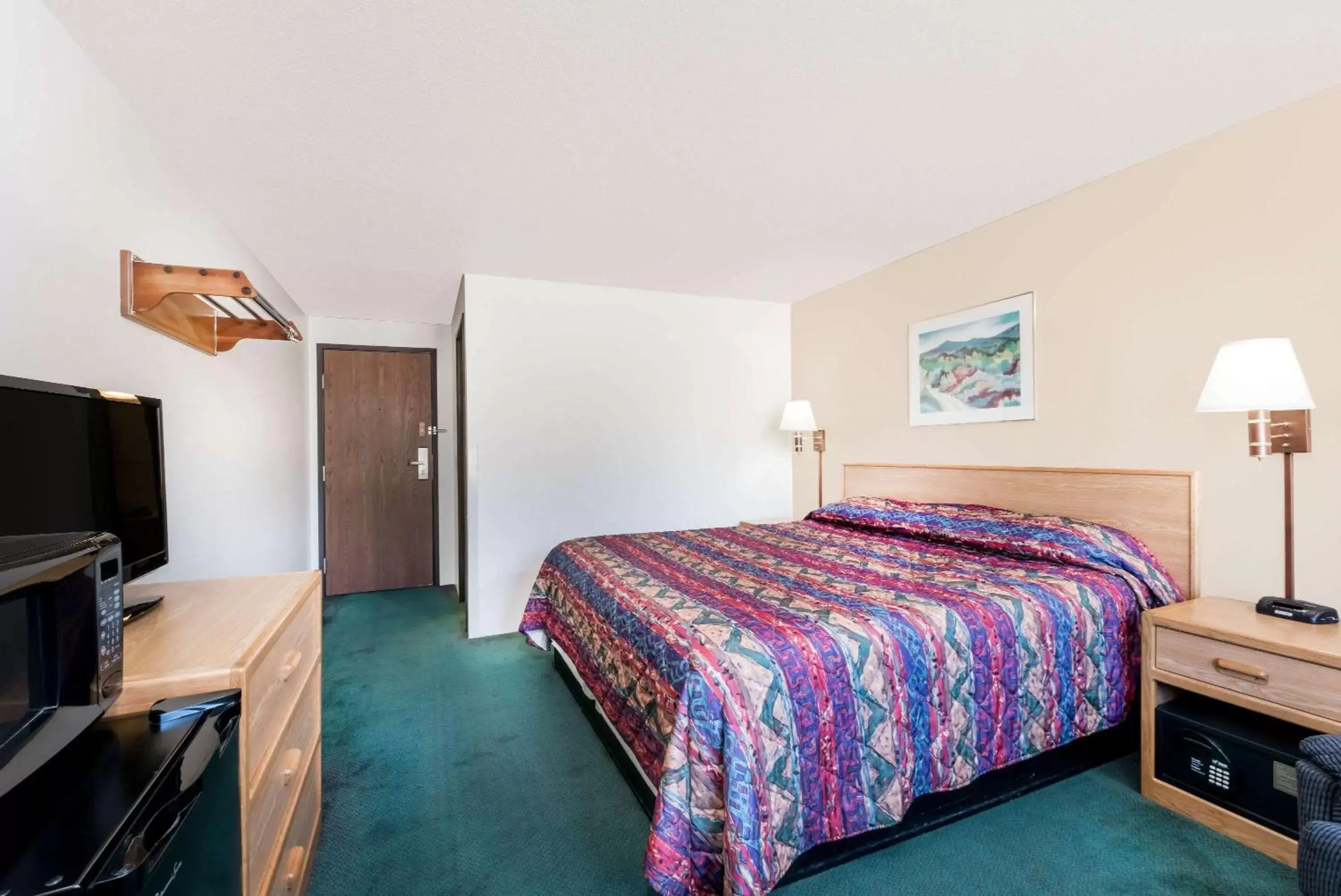 Photo of the whole room, Bed in Super 8 by Wyndham Belle Fourche SD Photo of the whole room, Bed in Super 8 by Wyndham Belle Fourche SD