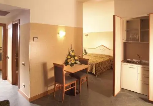 Kitchen or kitchenette, Dining Area in Hotel Mary