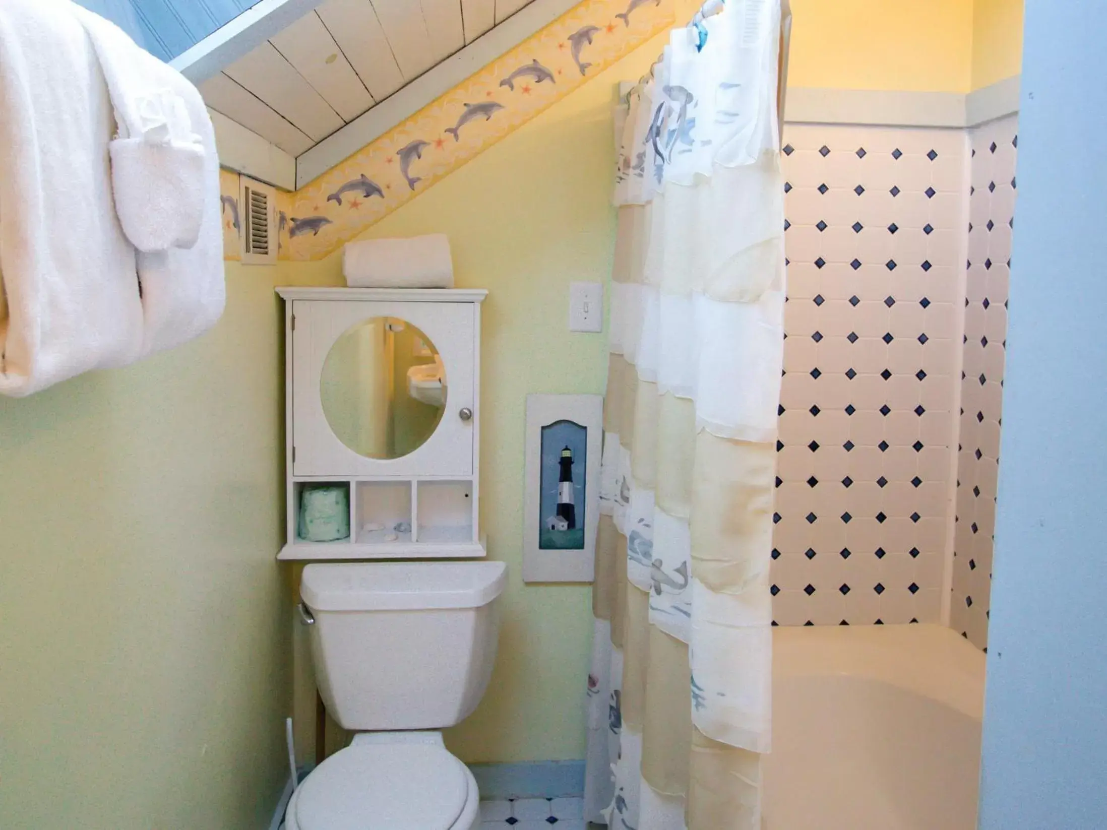 Bathroom in Tybee Island Inn Bed & Breakfast