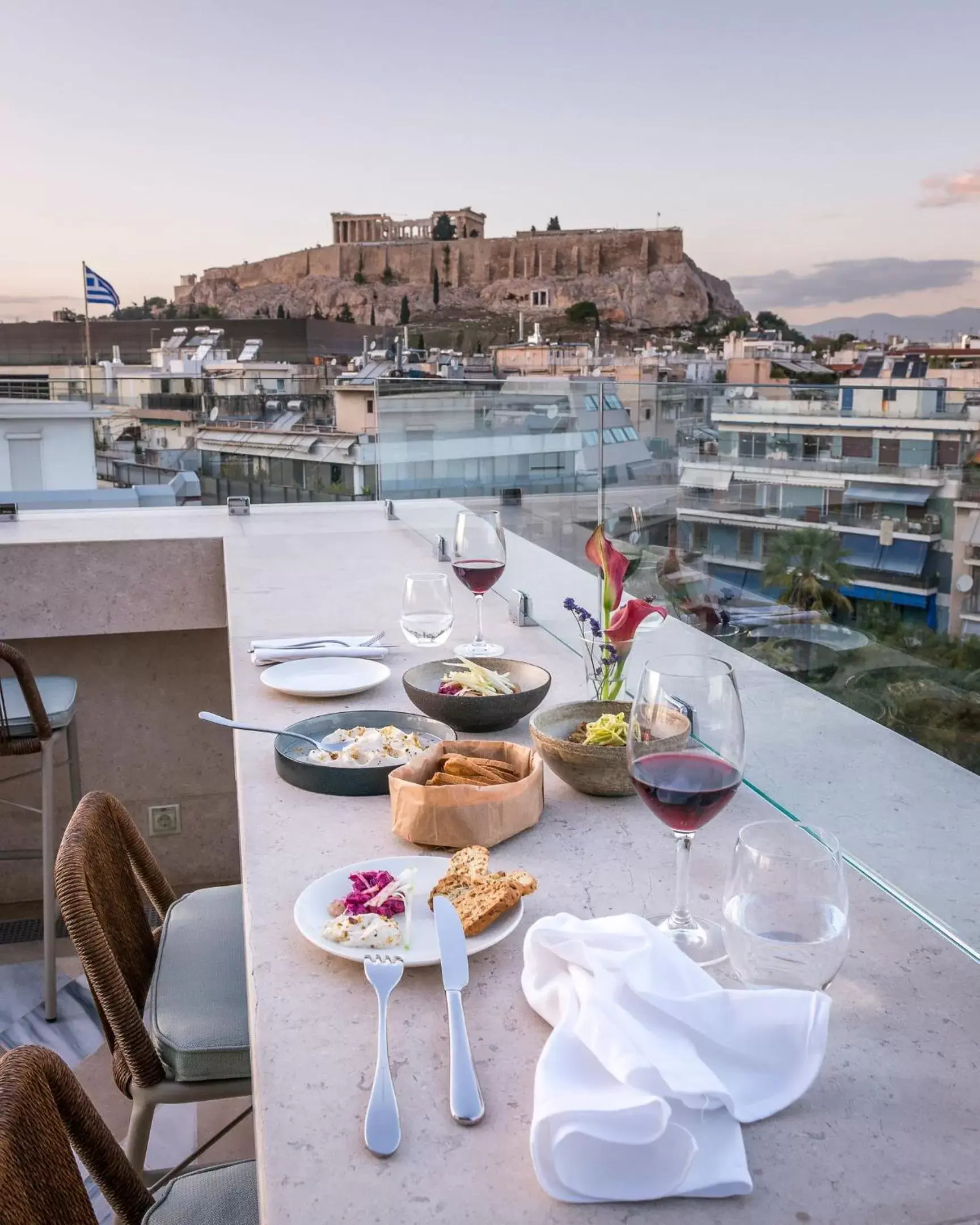 Restaurant/places to eat in Niche Hotel Athens