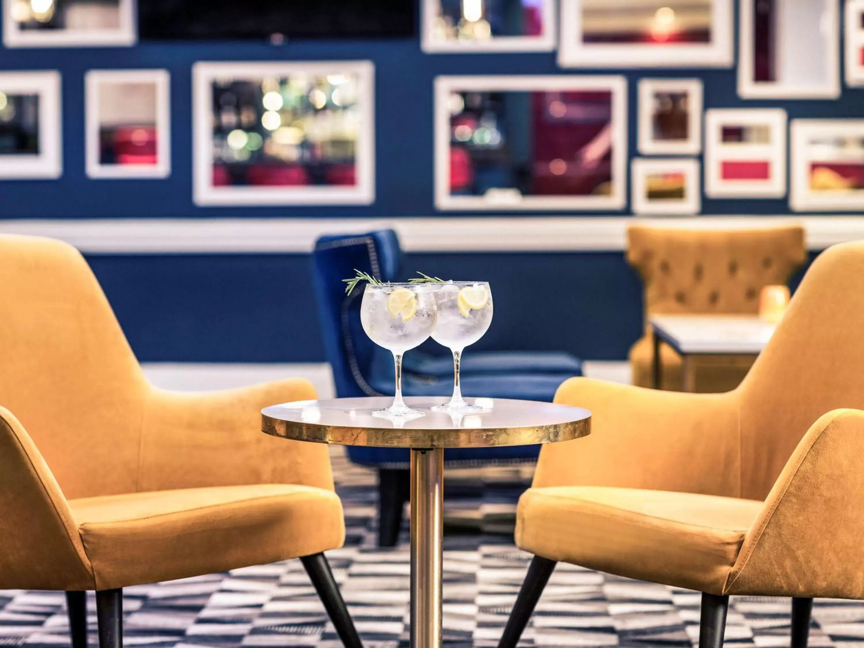 Lounge or bar in Mercure Swansea Hotel Lounge or bar in Mercure Swansea Hotel