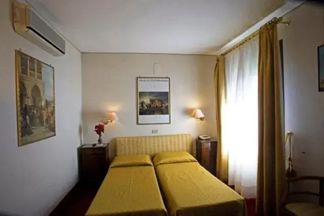 Bed in Hotel Agli Alboretti