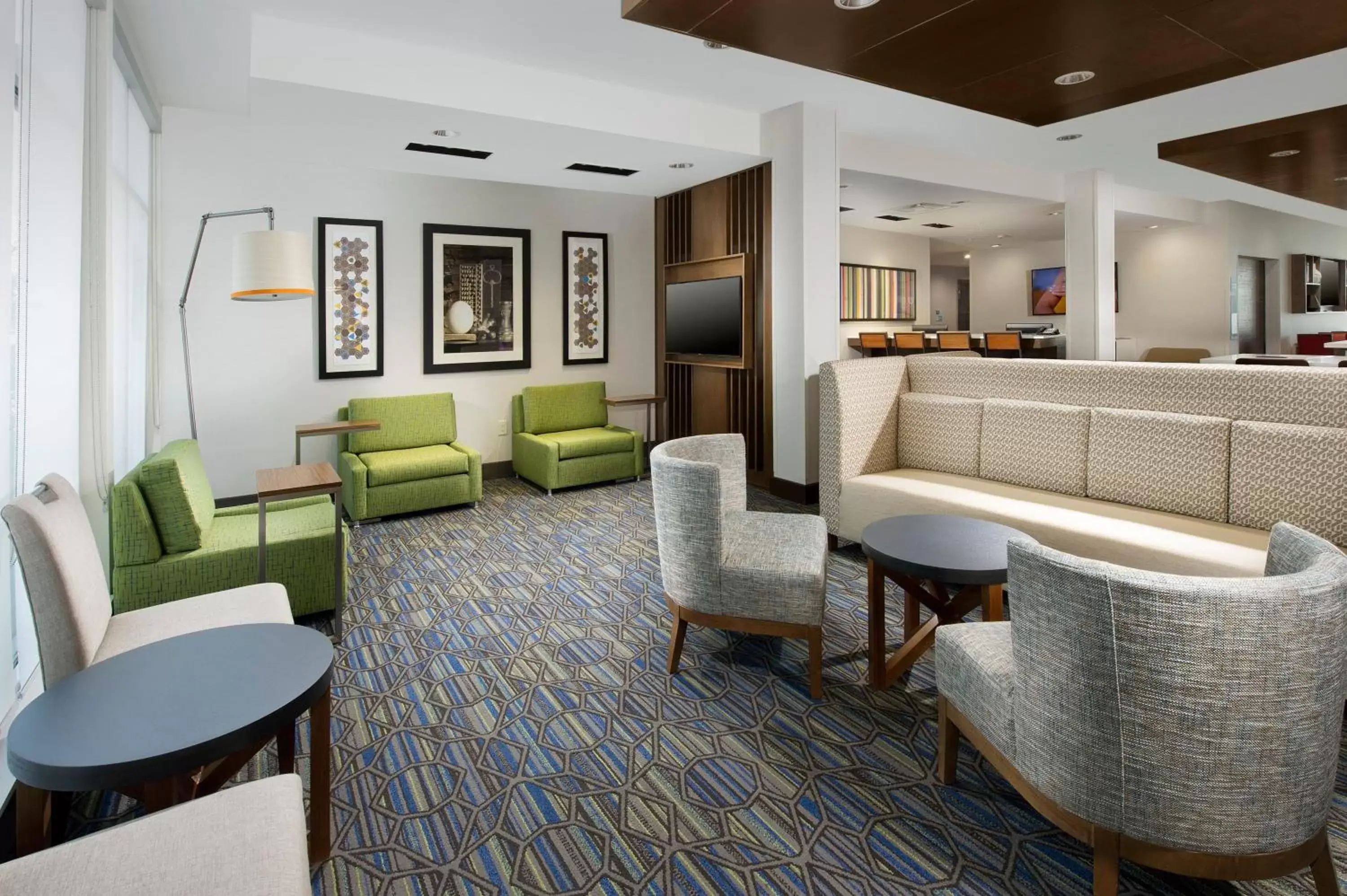 Property building, Lounge/Bar in Holiday Inn Express & Suites New Braunfels, an IHG Hotel