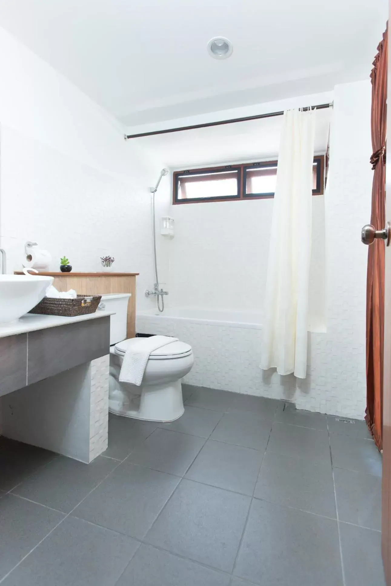 Bathroom in The Old City Wall Inn