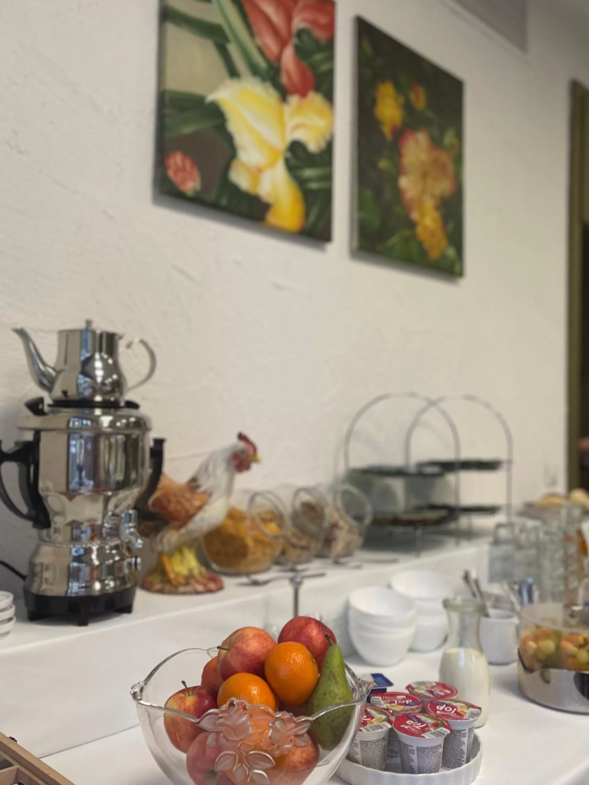 Buffet breakfast in Hotel Brunnenhof