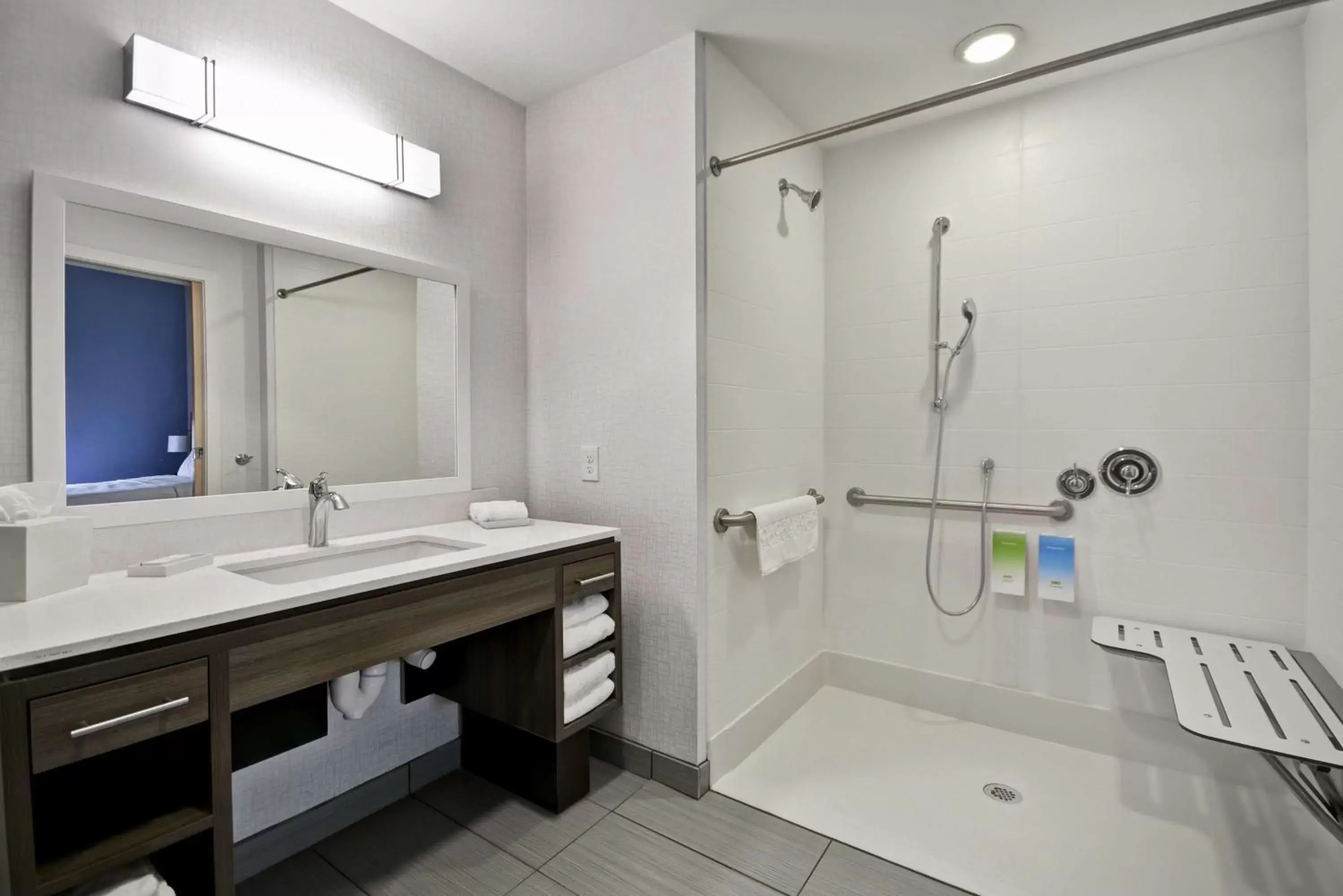 Bathroom in Home2 Suites By Hilton Blue Ash Cincinnati