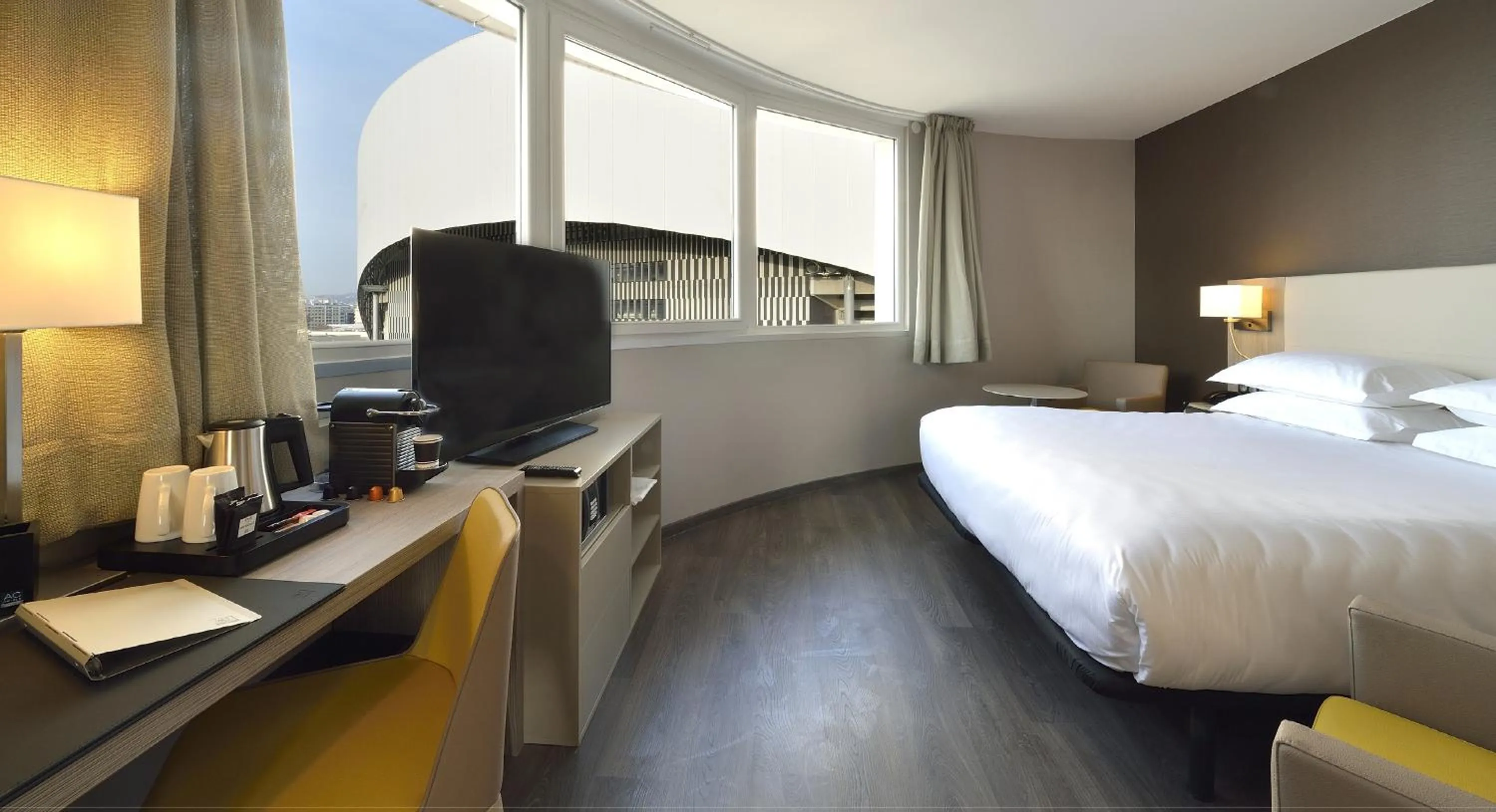 Property building, Bed in AC Hotel by Marriott Marseille Prado Vélodrome