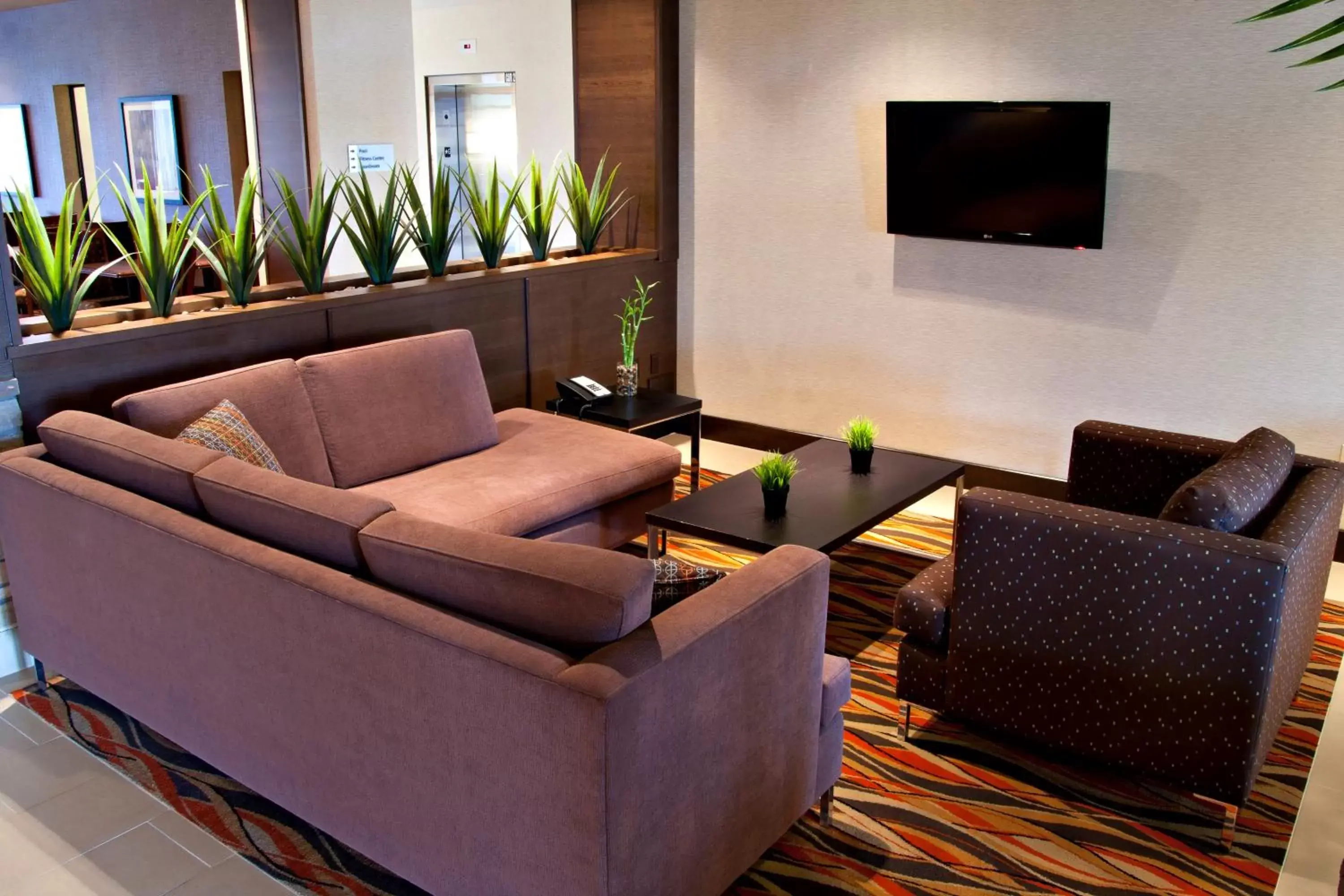 Property building, Lounge/Bar in Holiday Inn Express Pembroke, an IHG Hotel