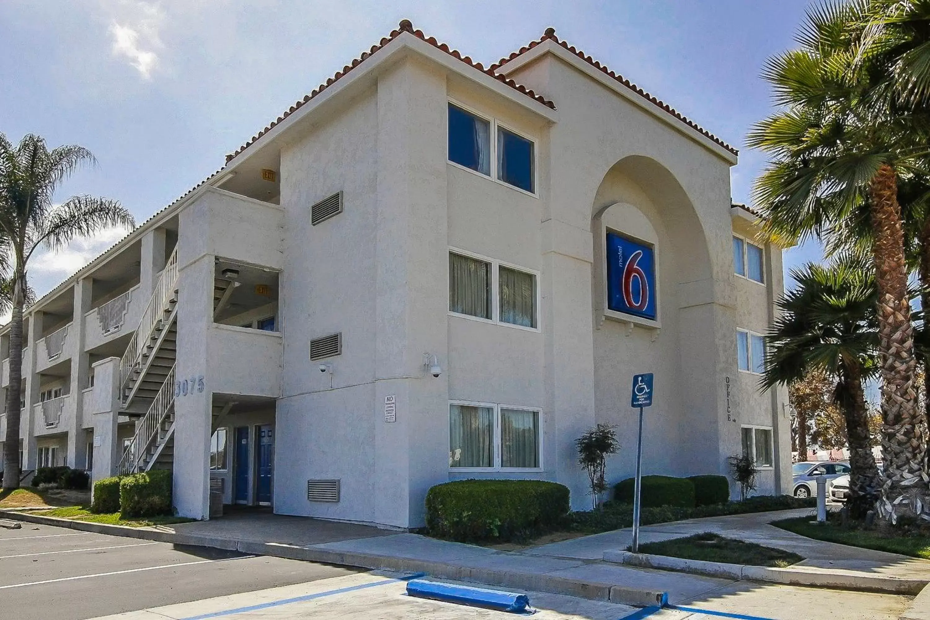 Facade/entrance, Property Building in Motel 6-Ventura, CA - South