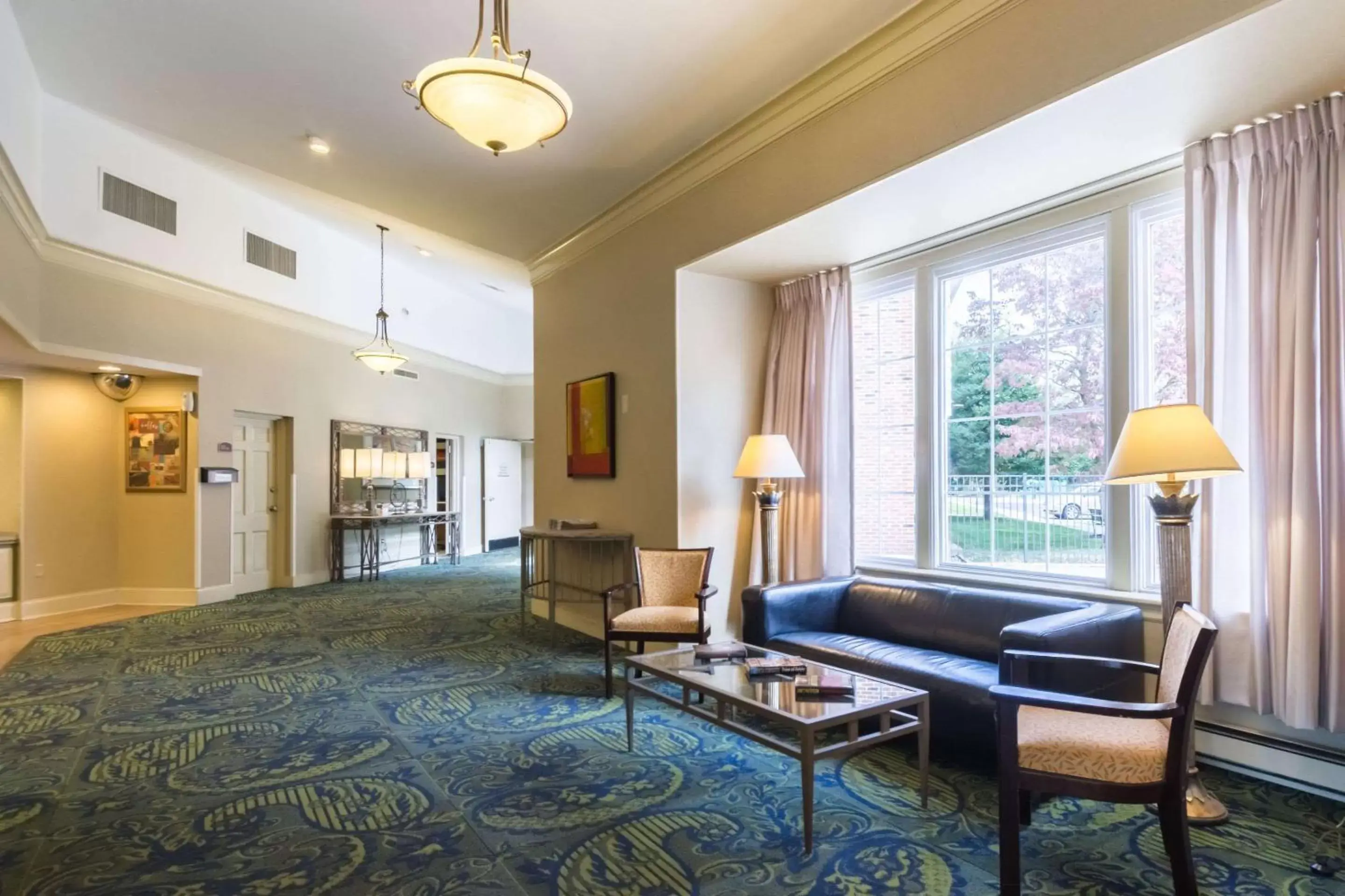 Lobby or reception, Seating Area in Quality Inn & Suites Conference Center West Chester