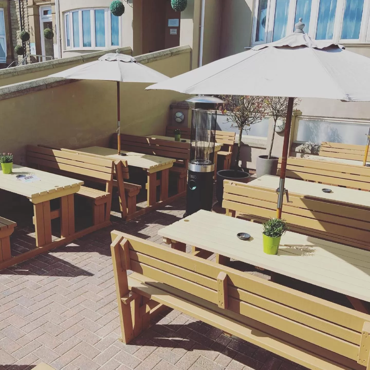 Restaurant/places to eat in Hotel No 8