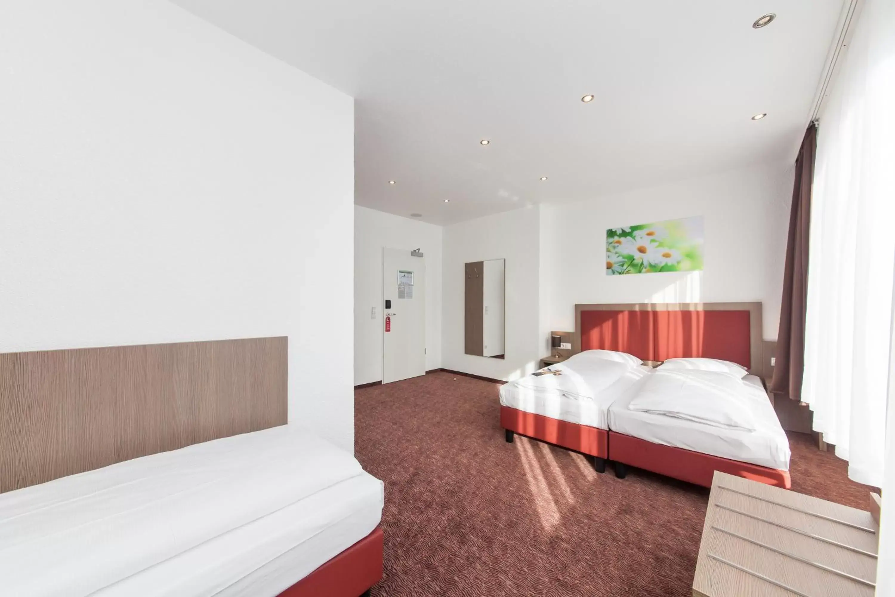 Photo of the whole room, Bed in Hotel Excelsior Dortmund Hauptbahnhof