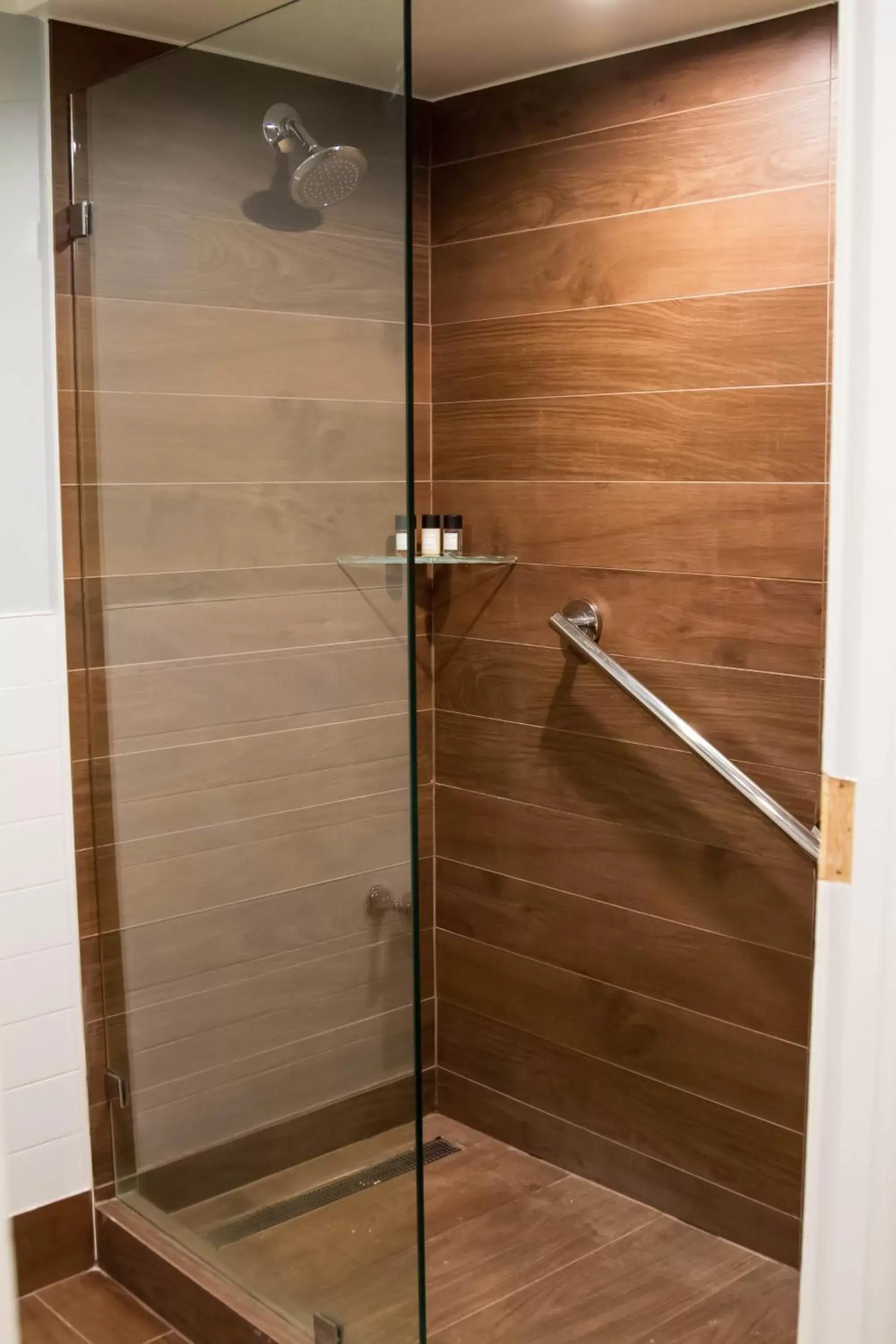 Shower, Bathroom in Banana Bay Resort & Marina