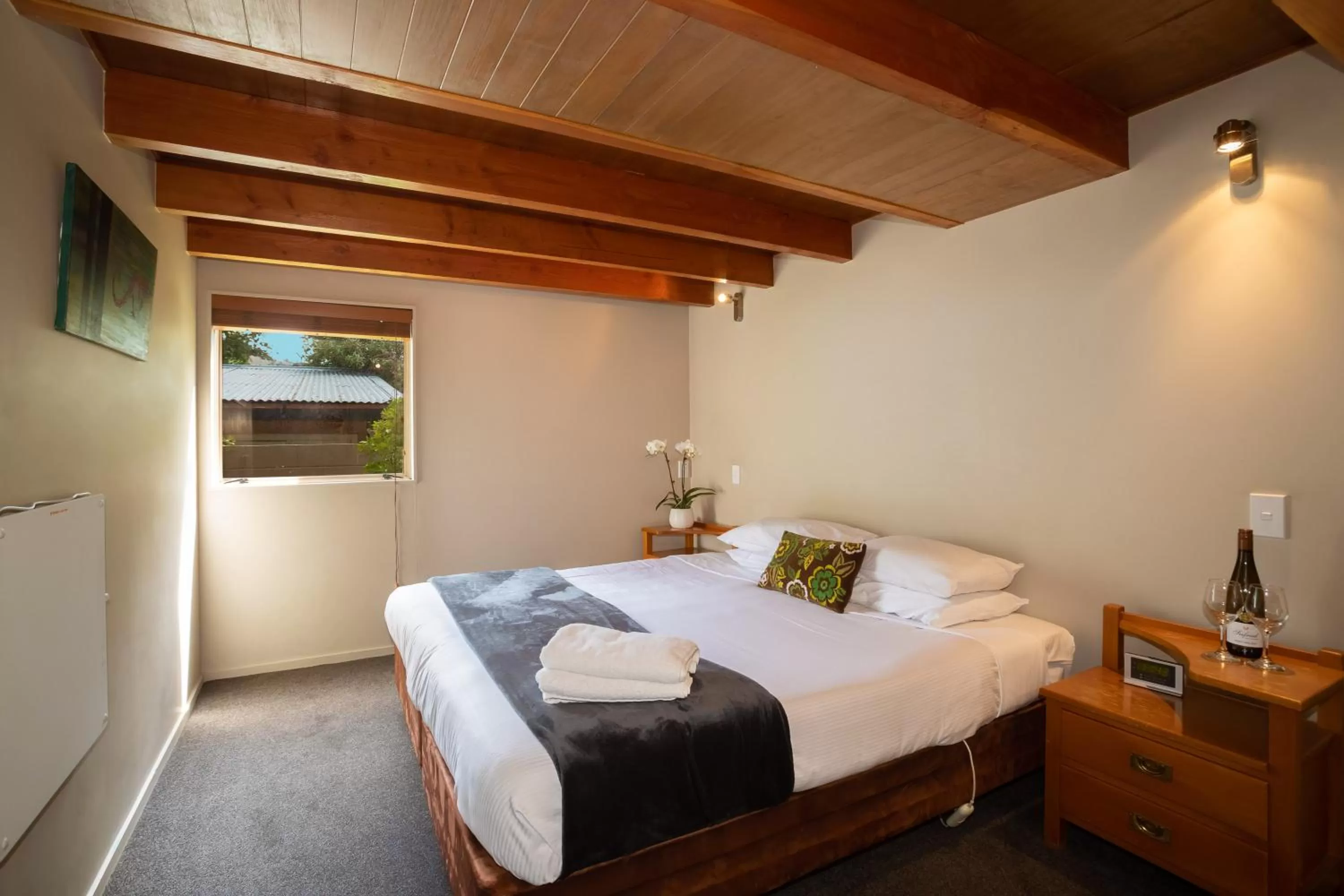 Bedroom, Bed in Cranbury Court Apartments