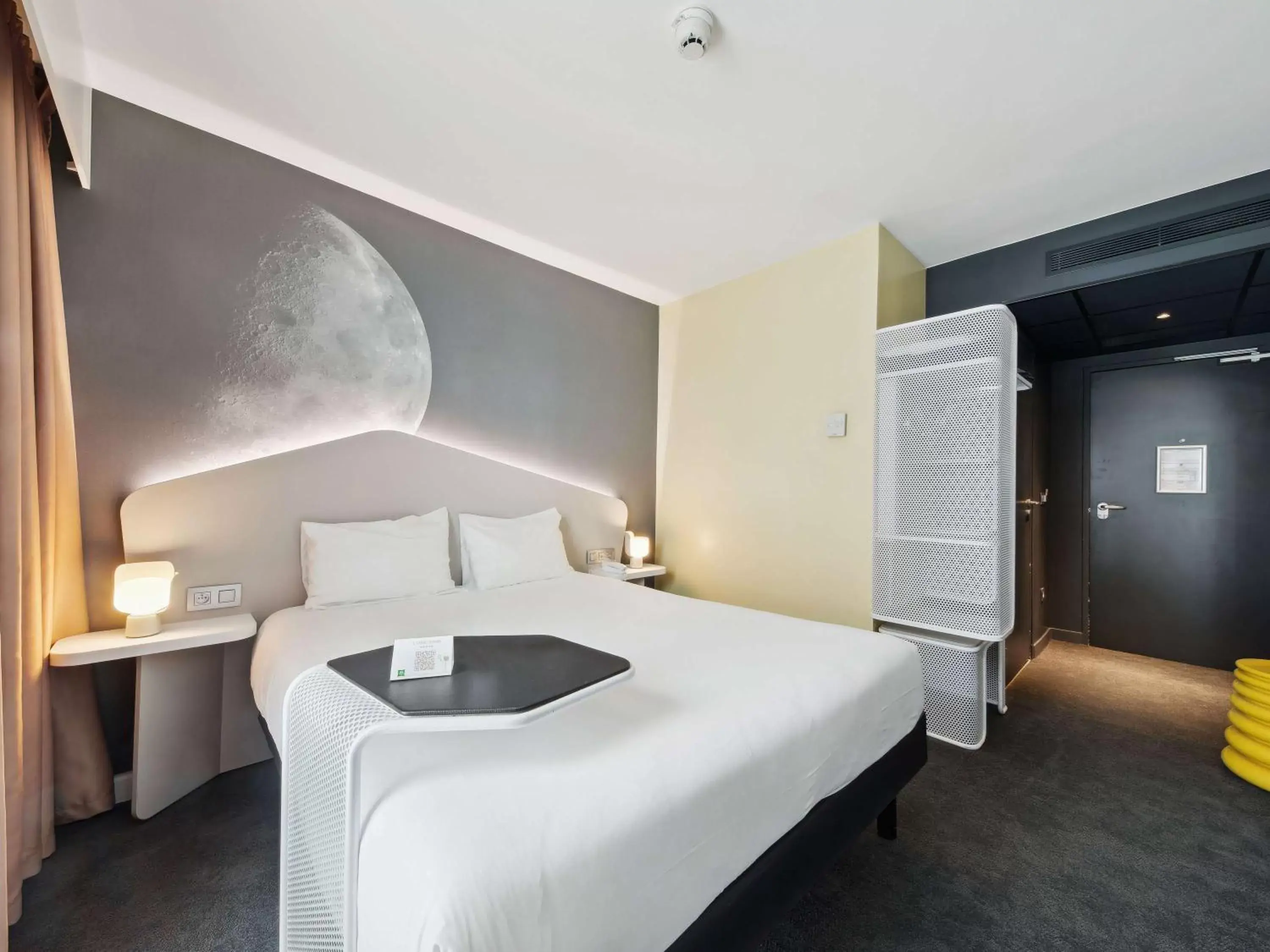 Bedroom, Bed in ibis Styles Paris Charles de Gaulle Airport