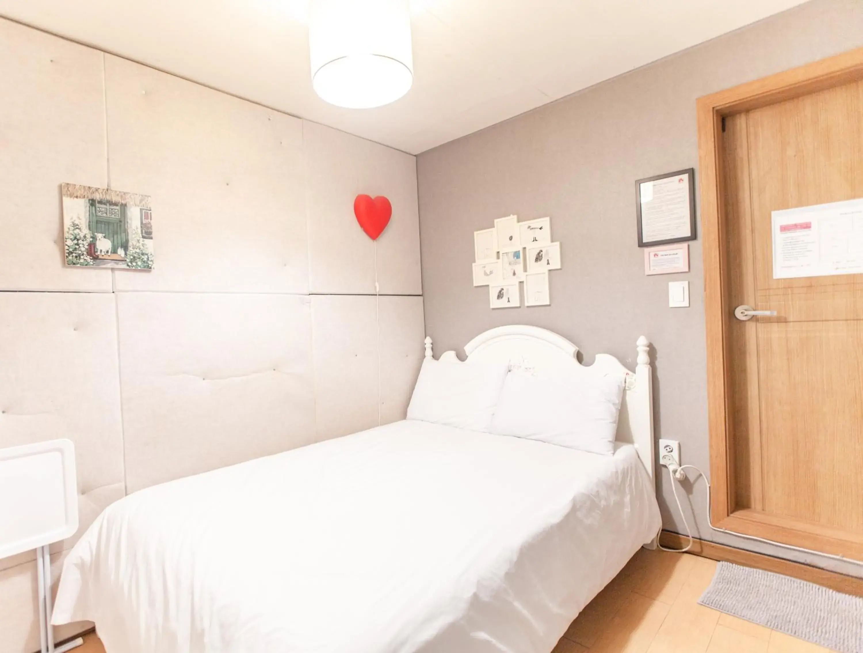 Photo of the whole room, Bed in Hongdae Style Guesthouse