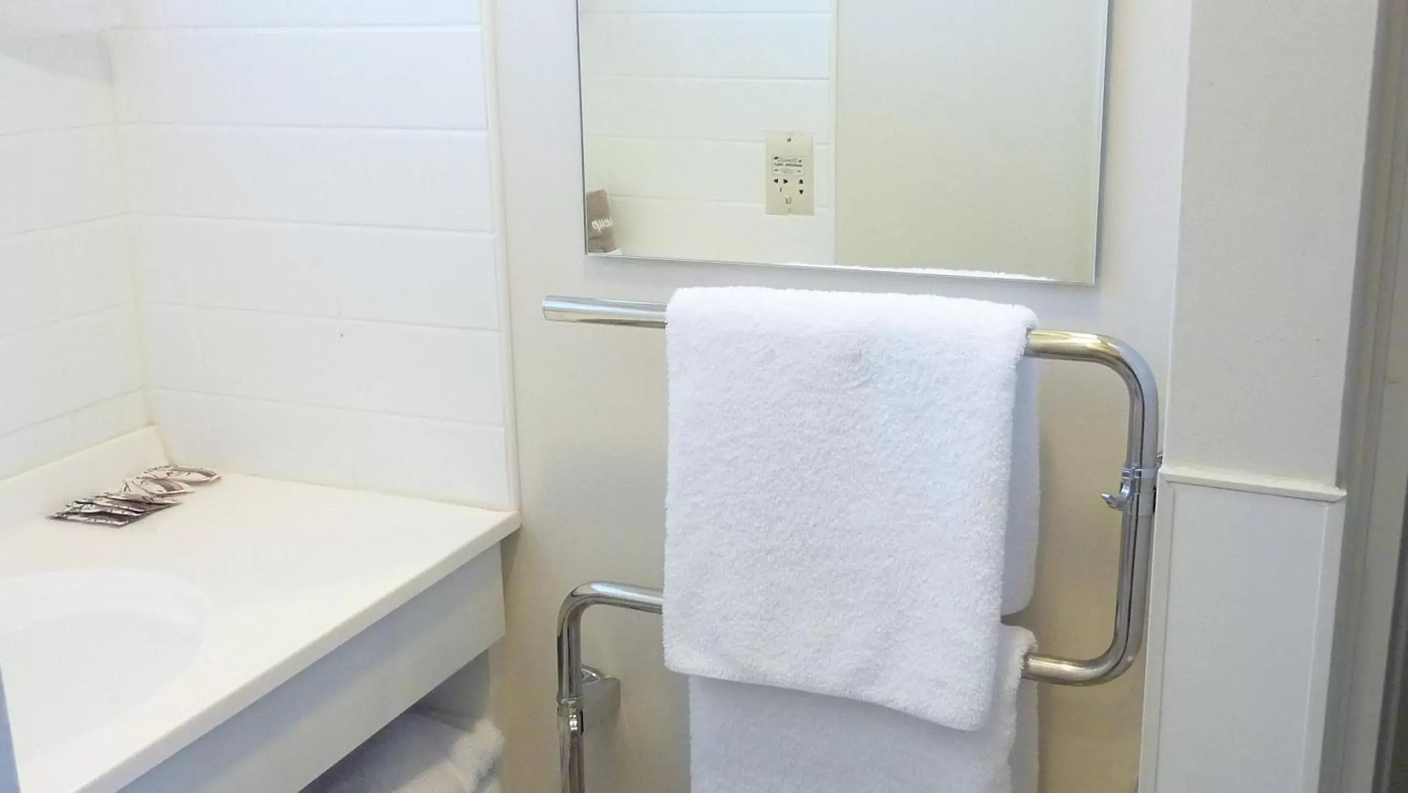 Bathroom in Colonial Inn Motel