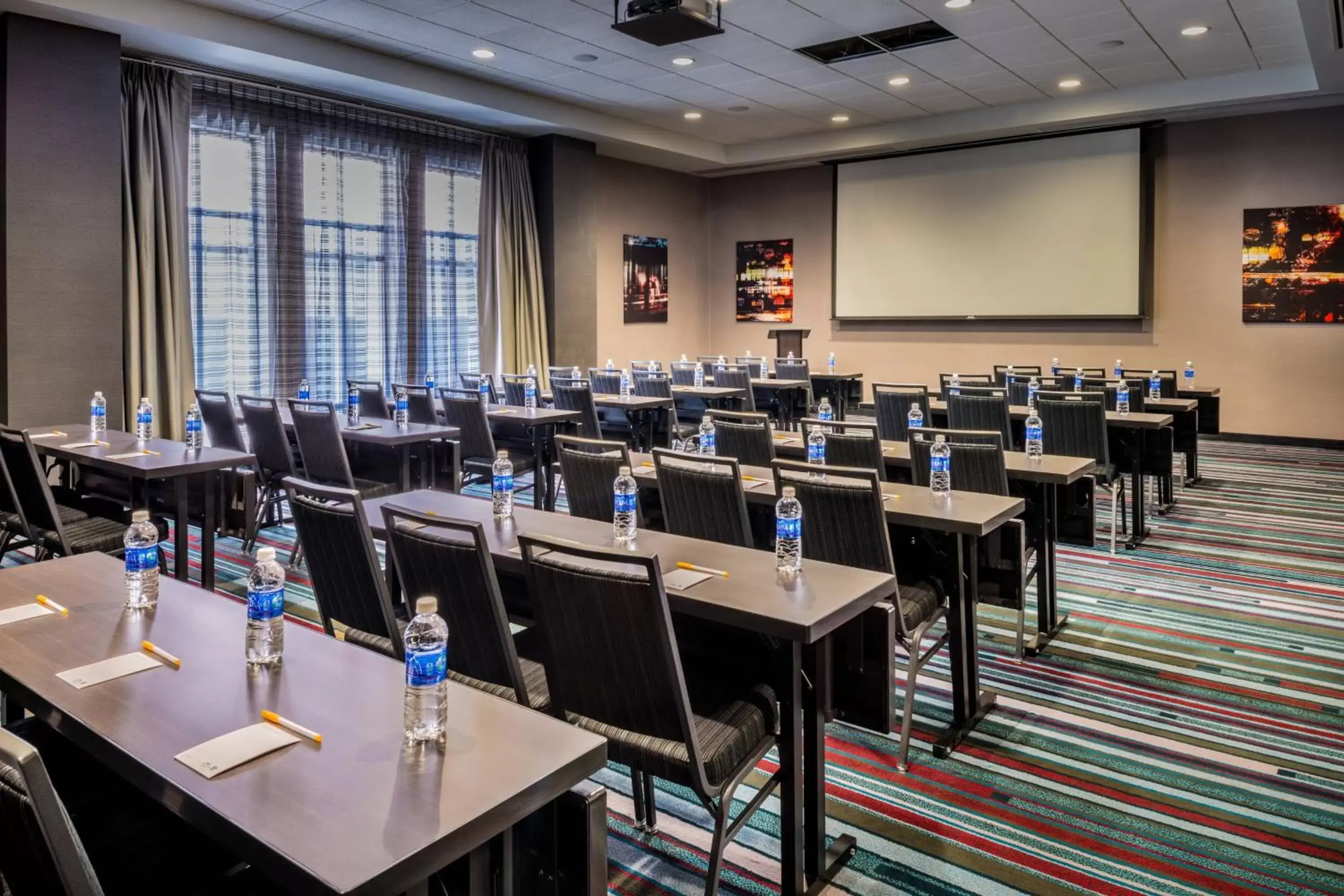 Meeting/conference room in Courtyard by Marriott Wilmington Downtown/Historic District