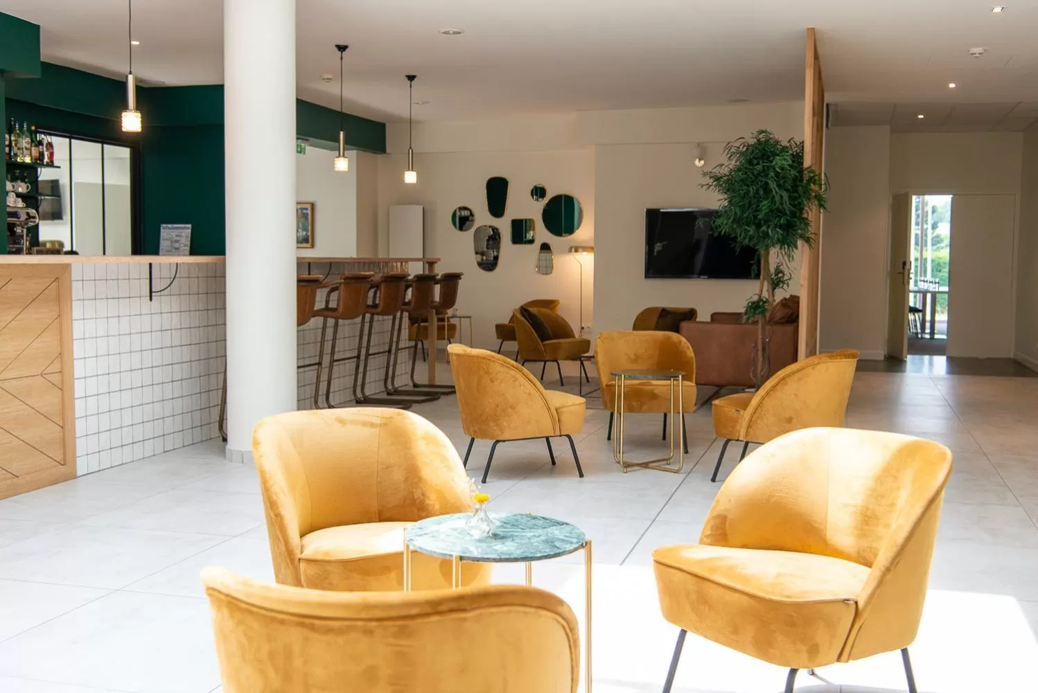 Lobby or reception in Best Western Hotel du Lac Dunkerque- Restaurant ouvert 7/7 midi et soir