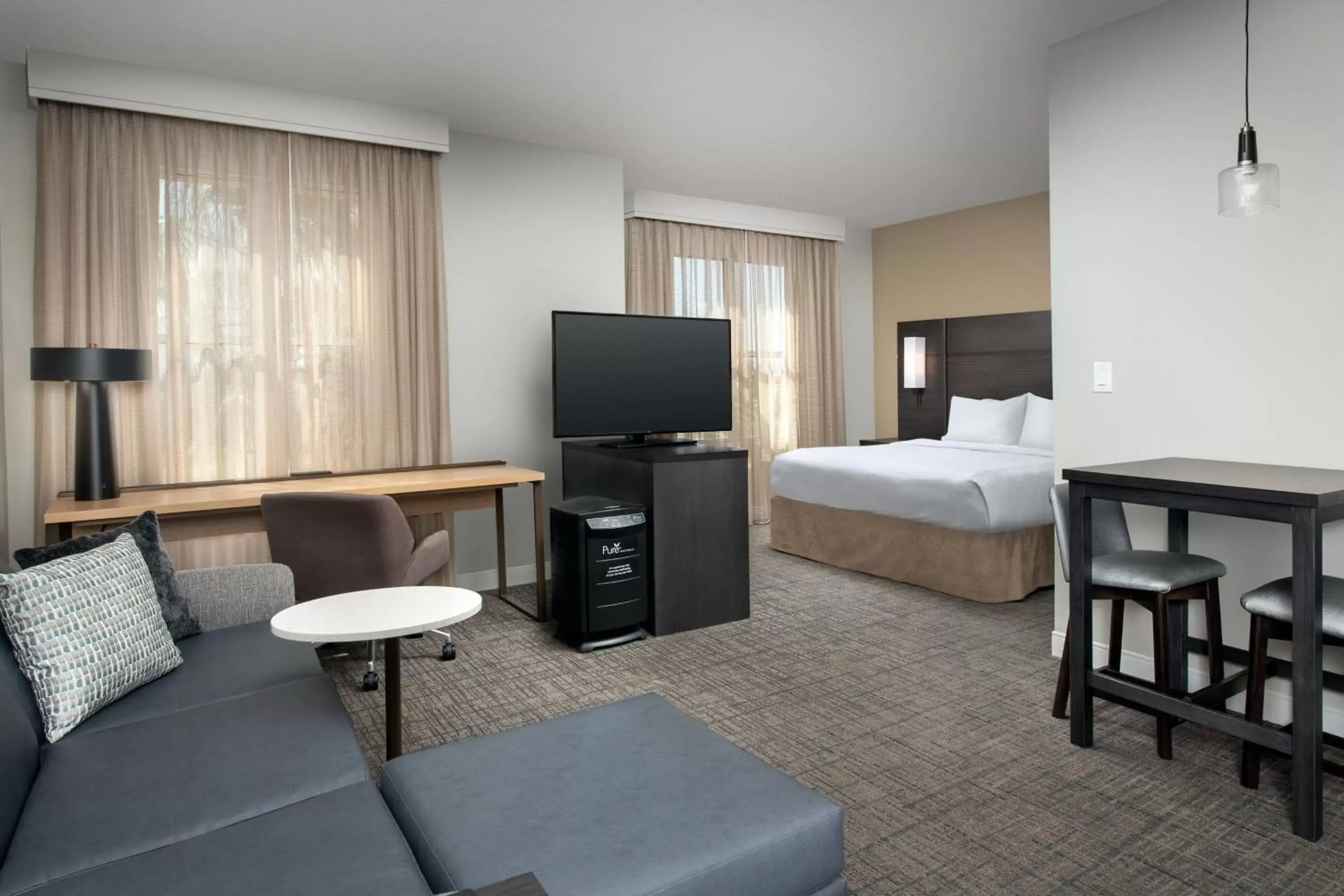 Photo of the whole room, TV/Entertainment Center in Residence Inn by Marriott Phoenix Airport
