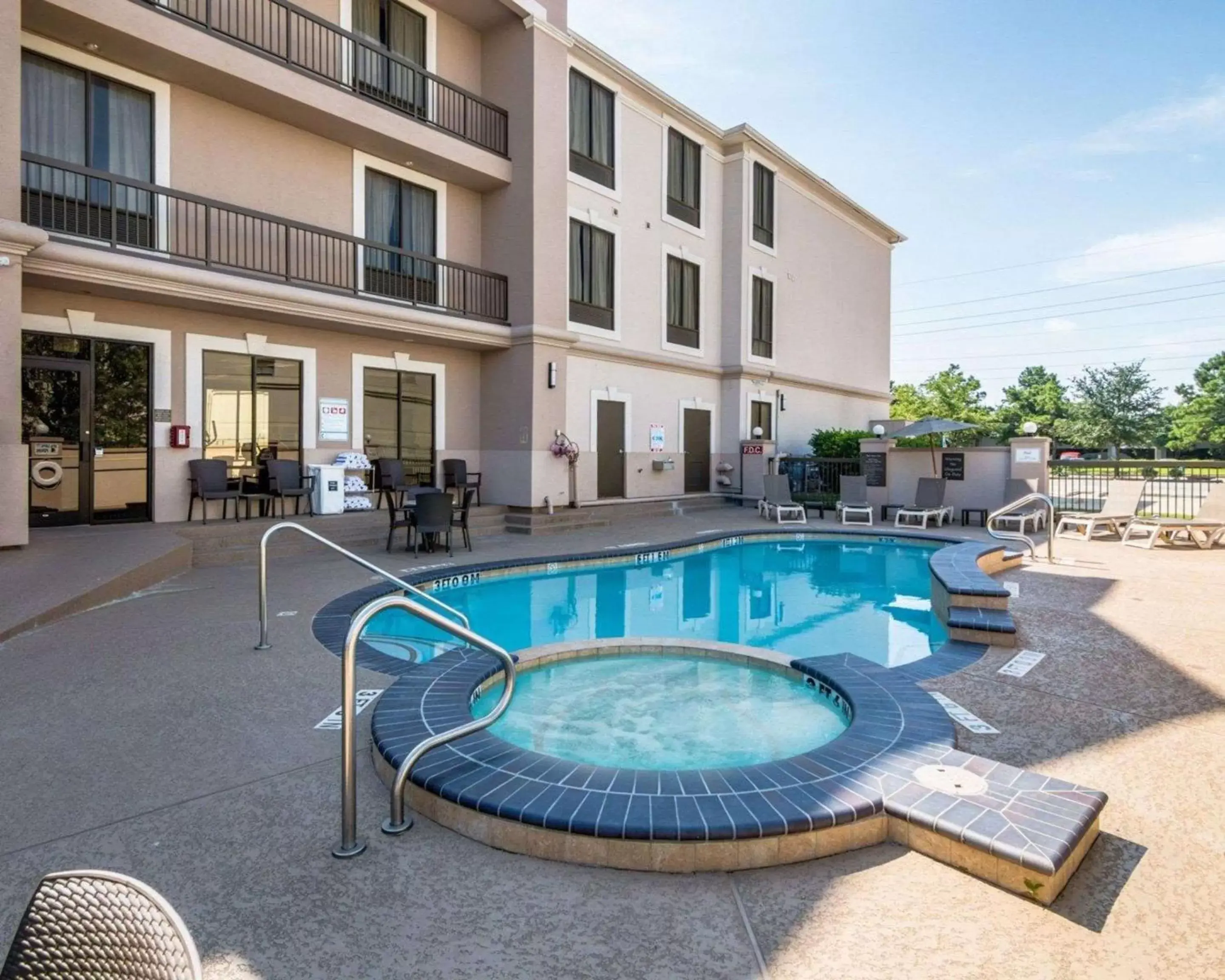 On site, Swimming Pool in Comfort Suites Houston West At Clay Road