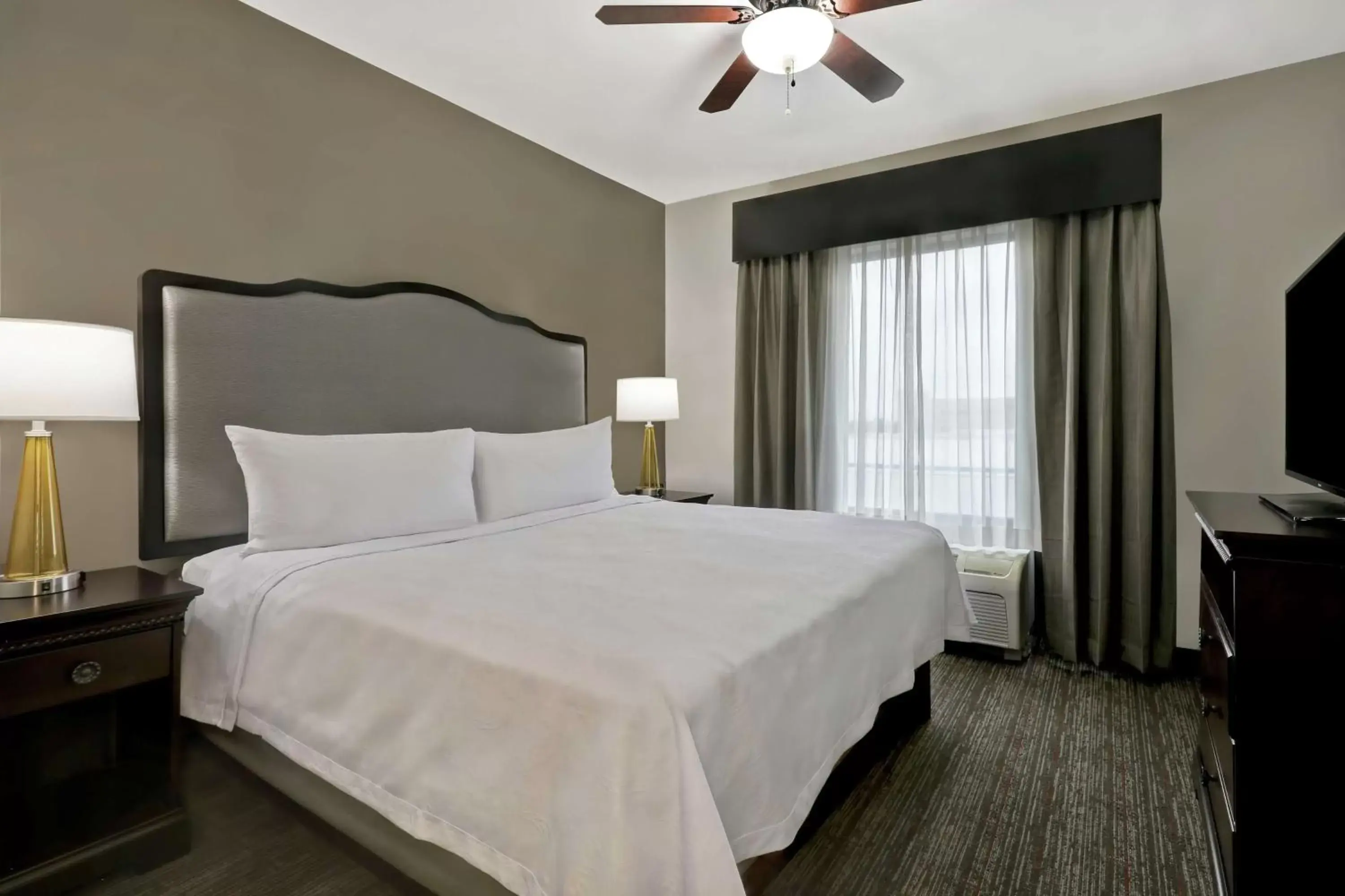 Bedroom, Bed in Homewood Suites by Hilton McAllen
