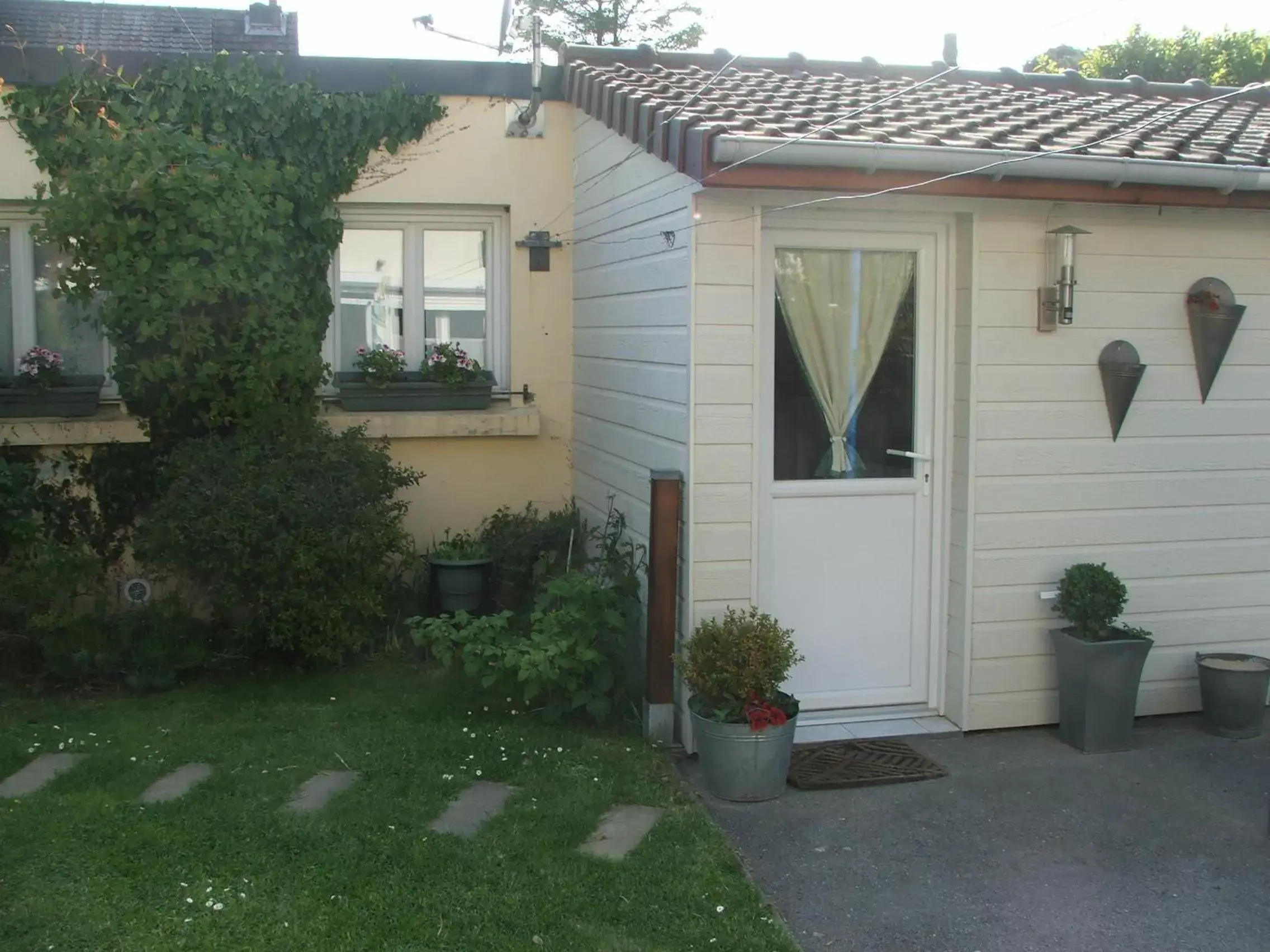 Facade/entrance, Property Building in Chambres d'hotes Welcome Trépied