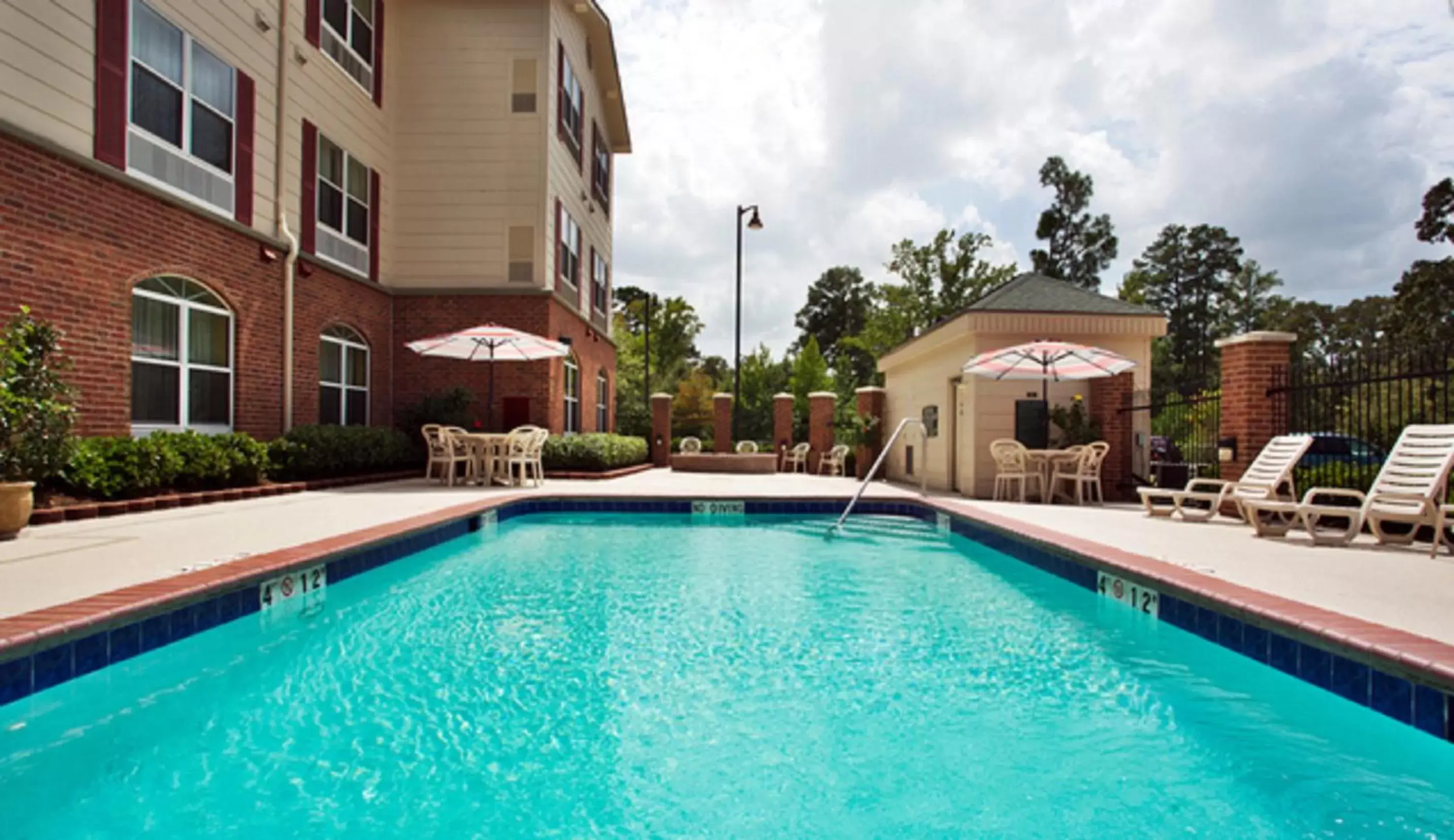 Day, Swimming Pool in Country Inn & Suites by Radisson, Pineville, LA