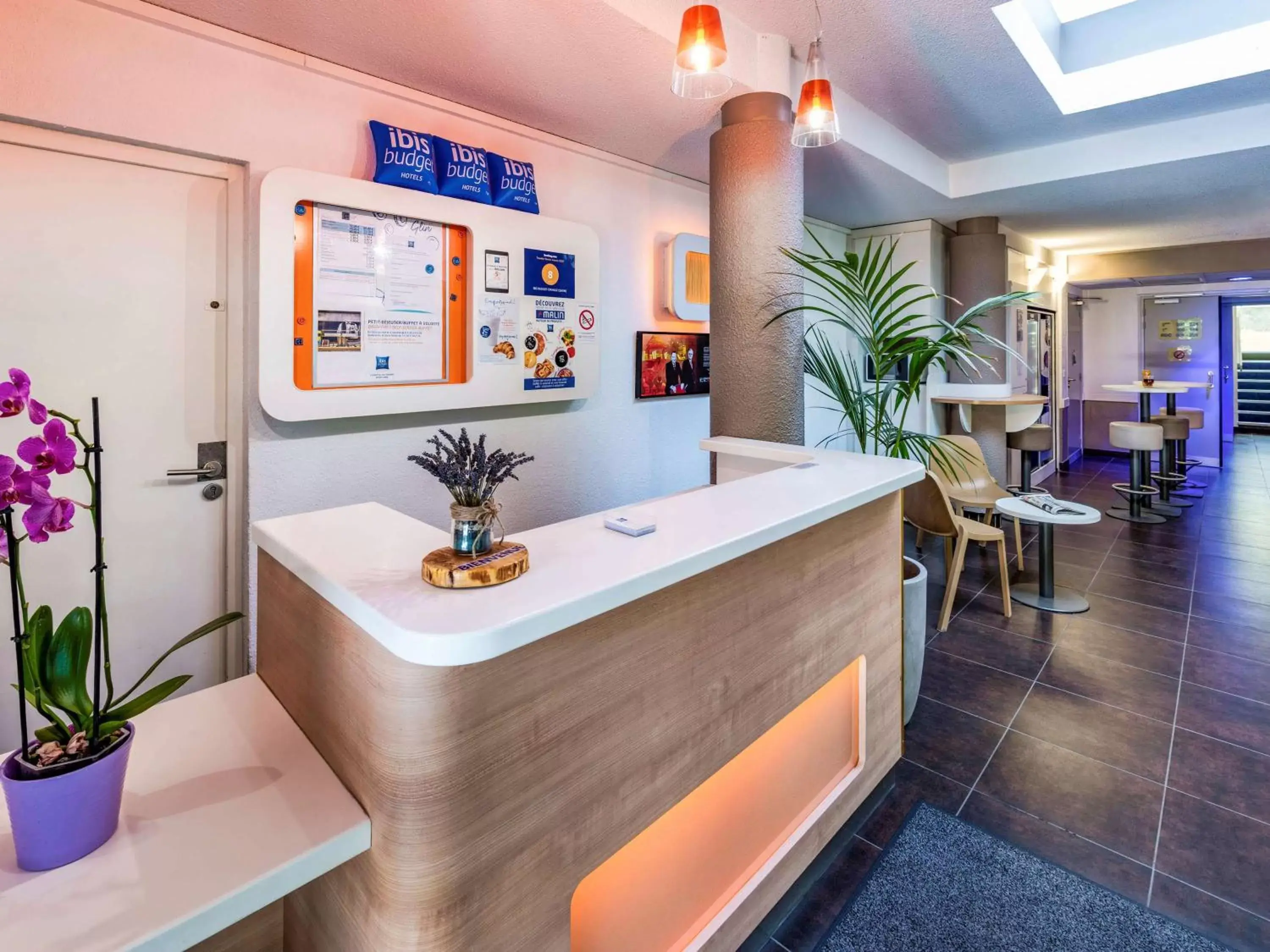 Property building, Lobby/Reception in ibis budget Orange Centre