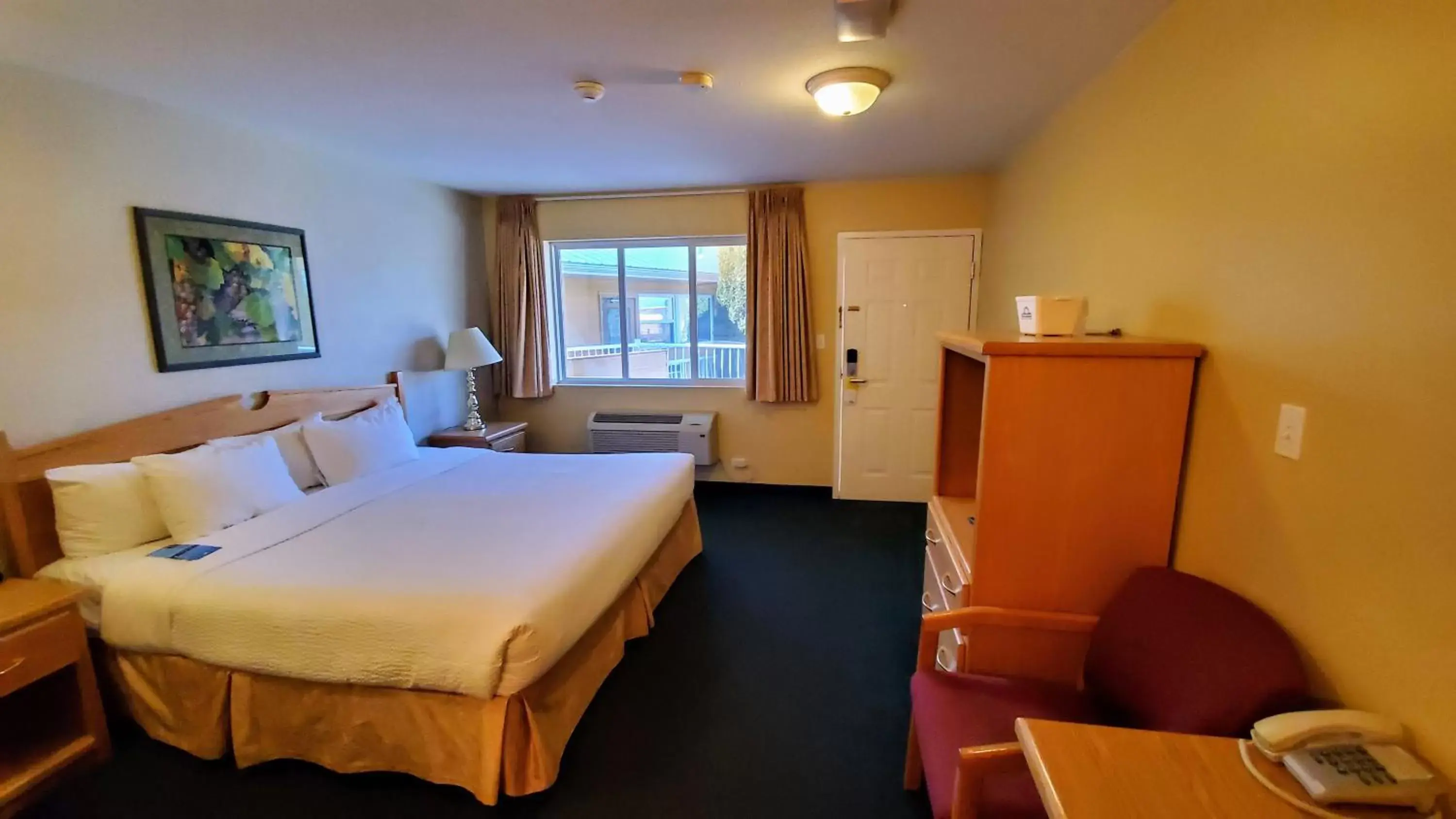 Photo of the whole room in Days Inn by Wyndham Penticton Conference Centre