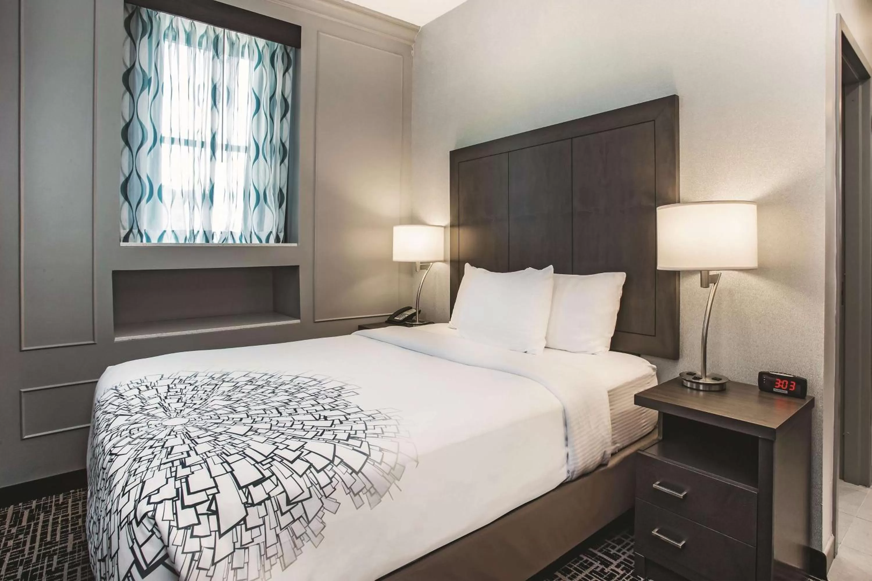 Photo of the whole room, Bed in La Quinta by Wyndham Inner Harbor Downtown