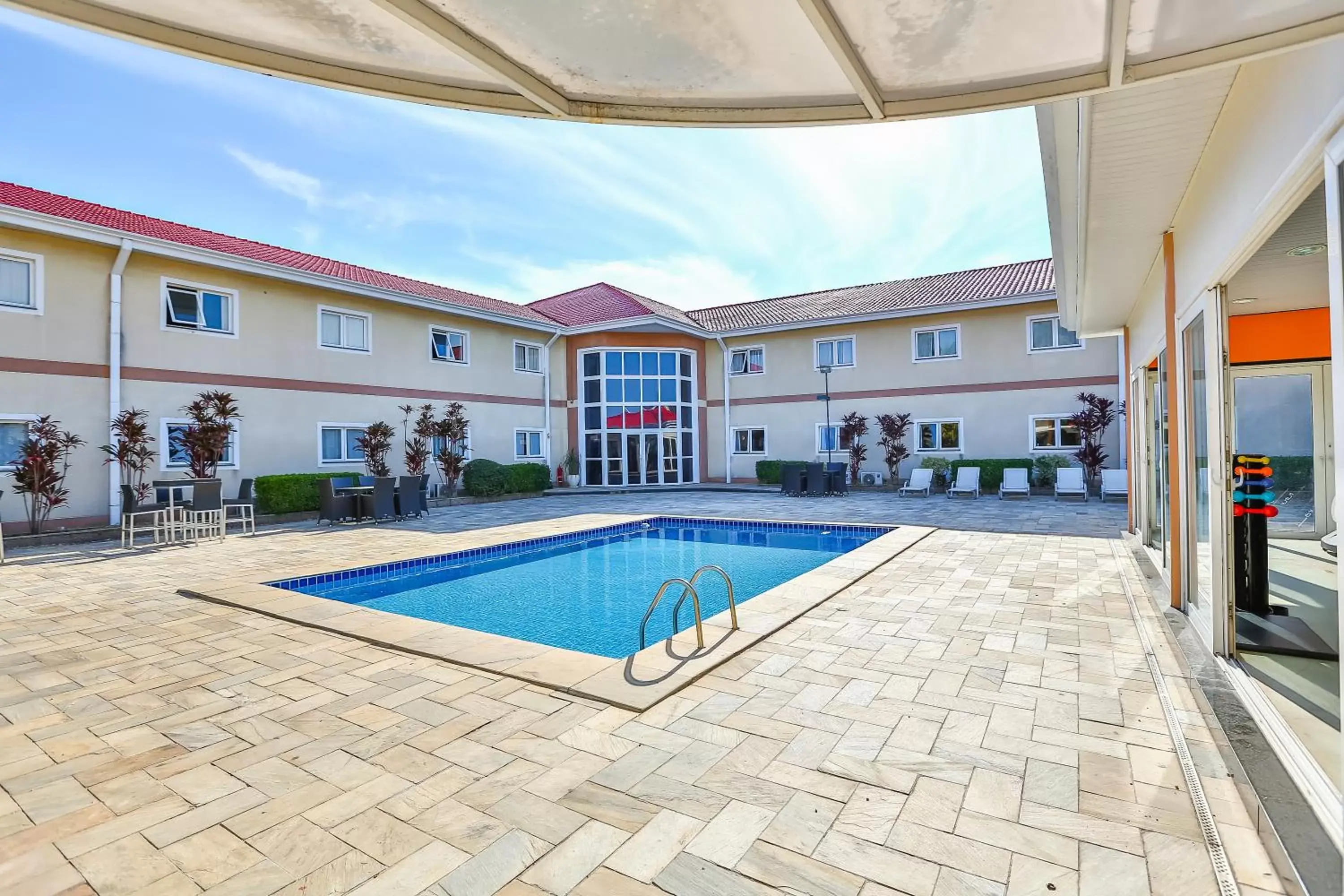 Swimming pool in Red Roof Inn Jundiaí Swimming pool in Red Roof Inn Jundiaí